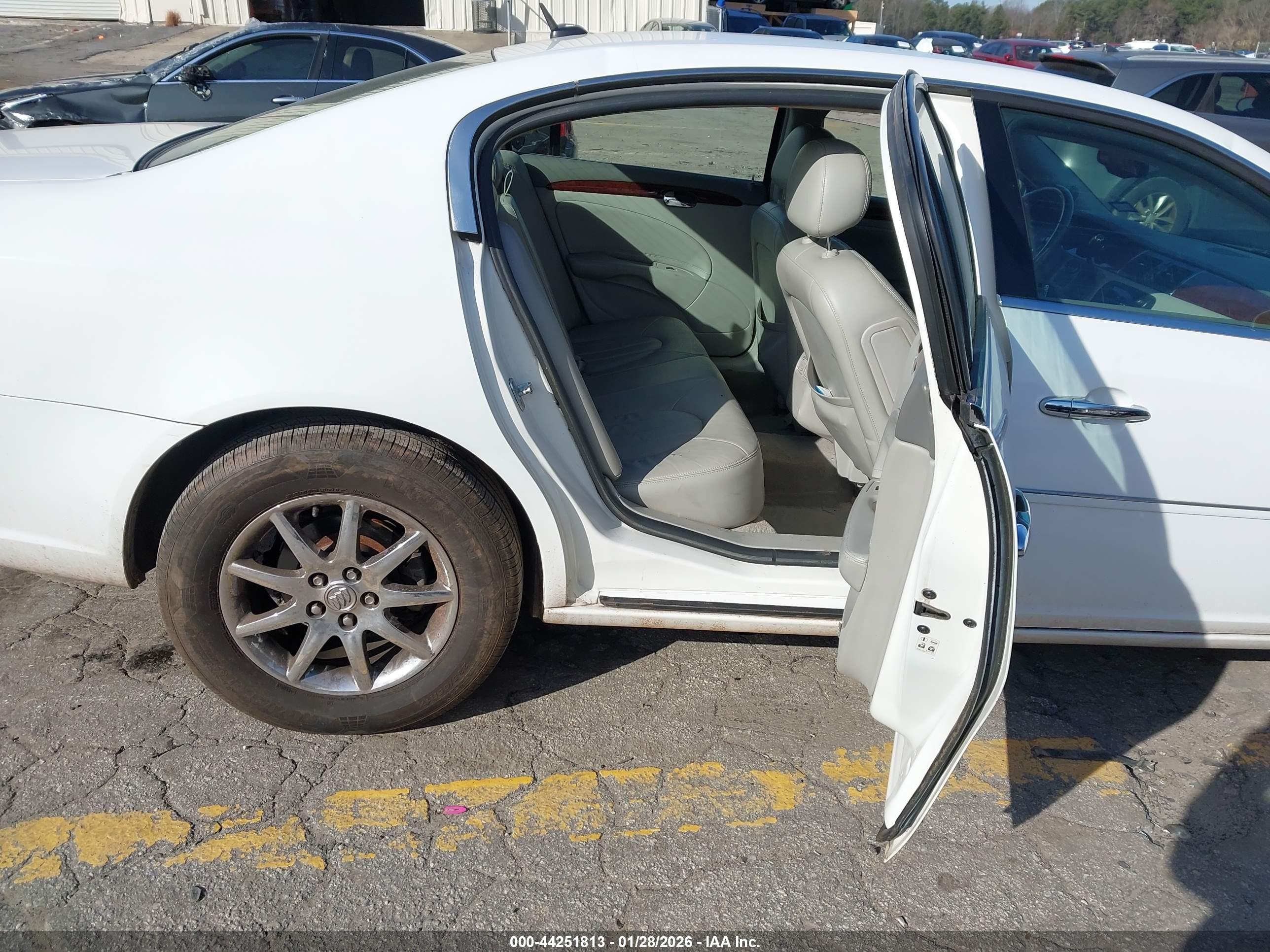BUICK LUCERNE image 8