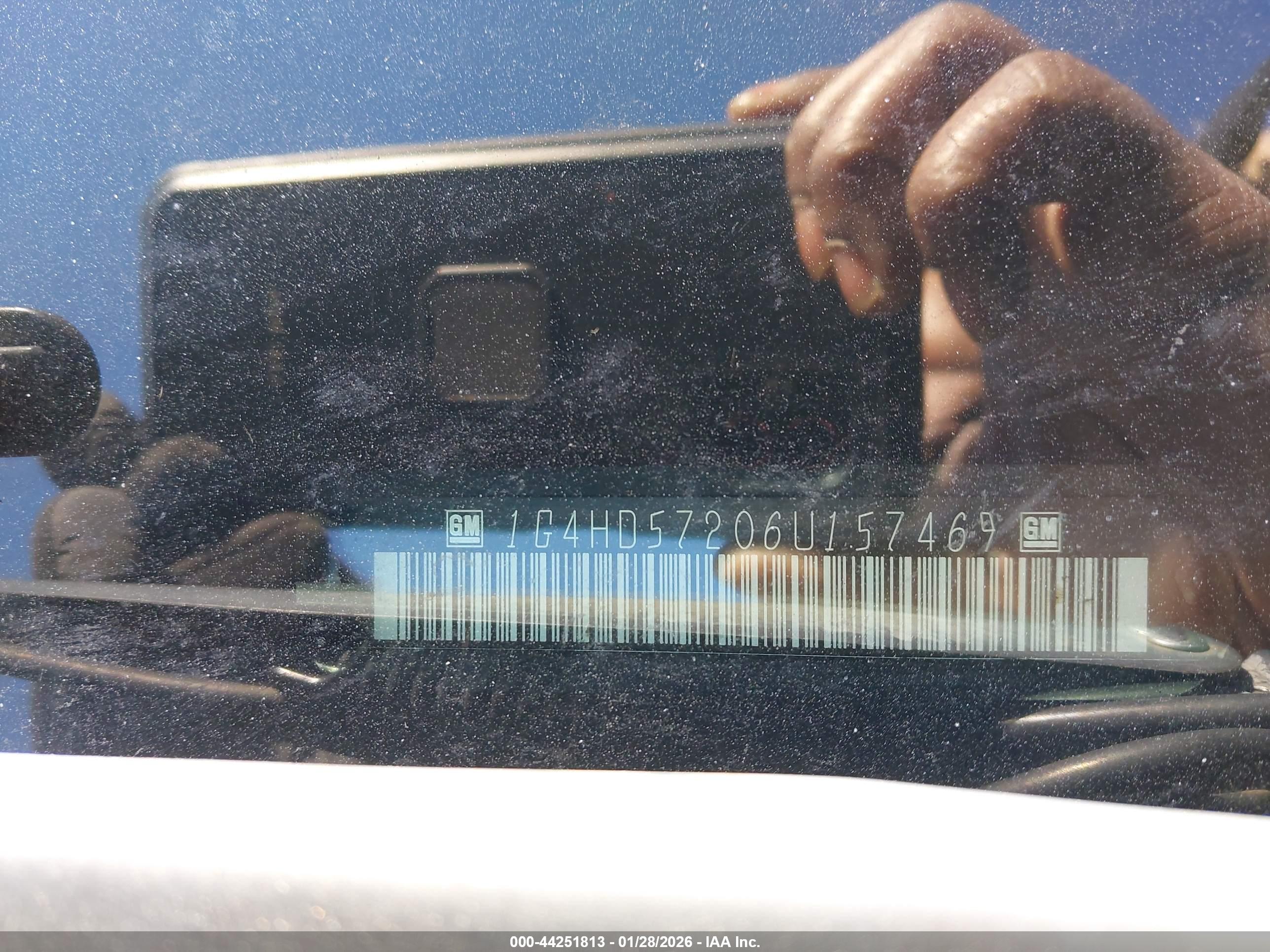 BUICK LUCERNE image 9