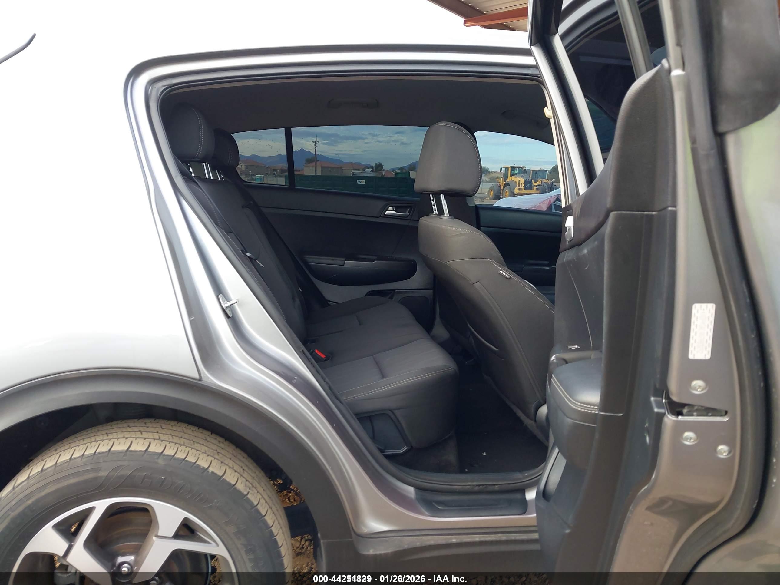 KIA SPORTAGE image 8
