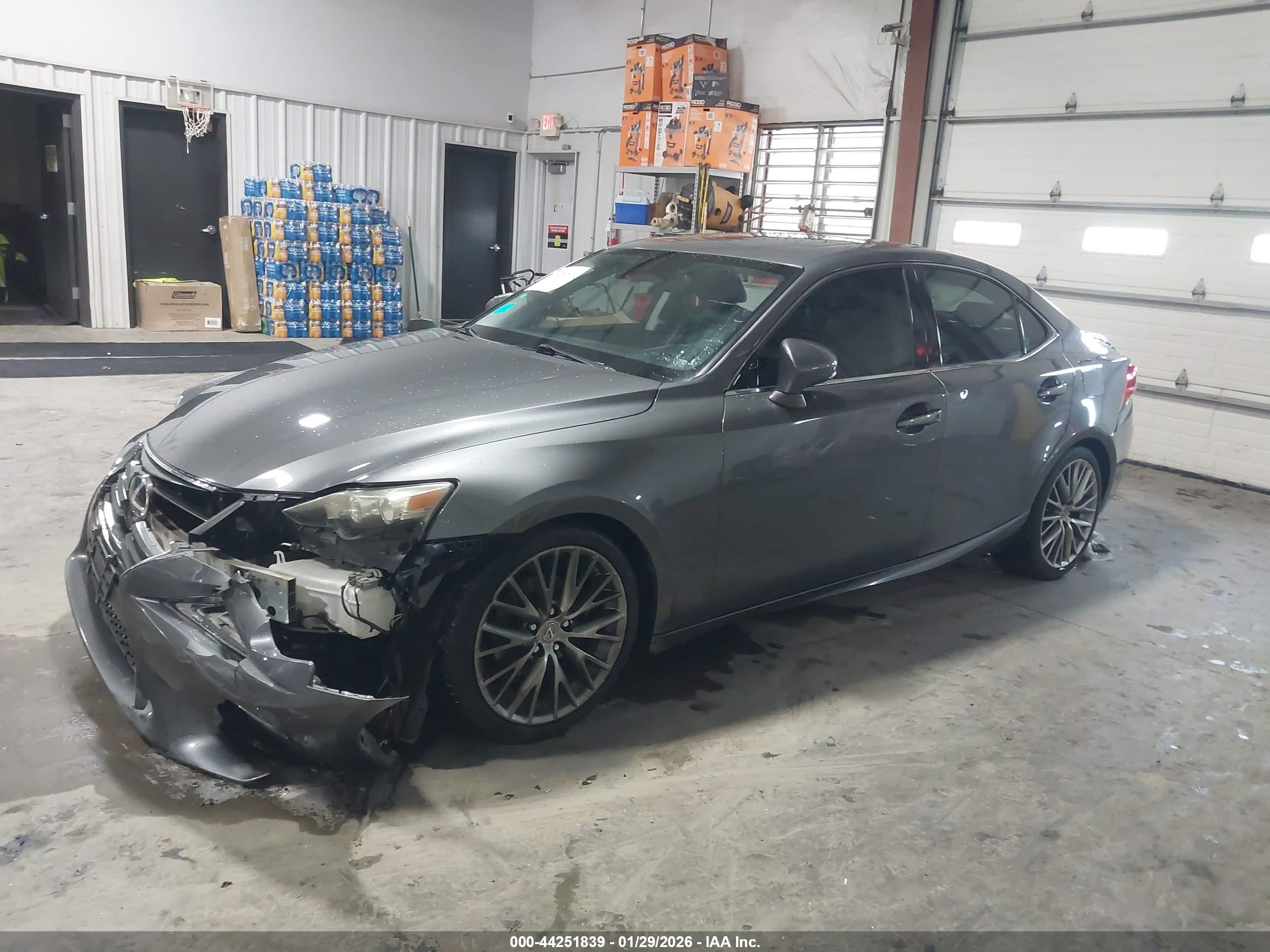 LEXUS IS image 2