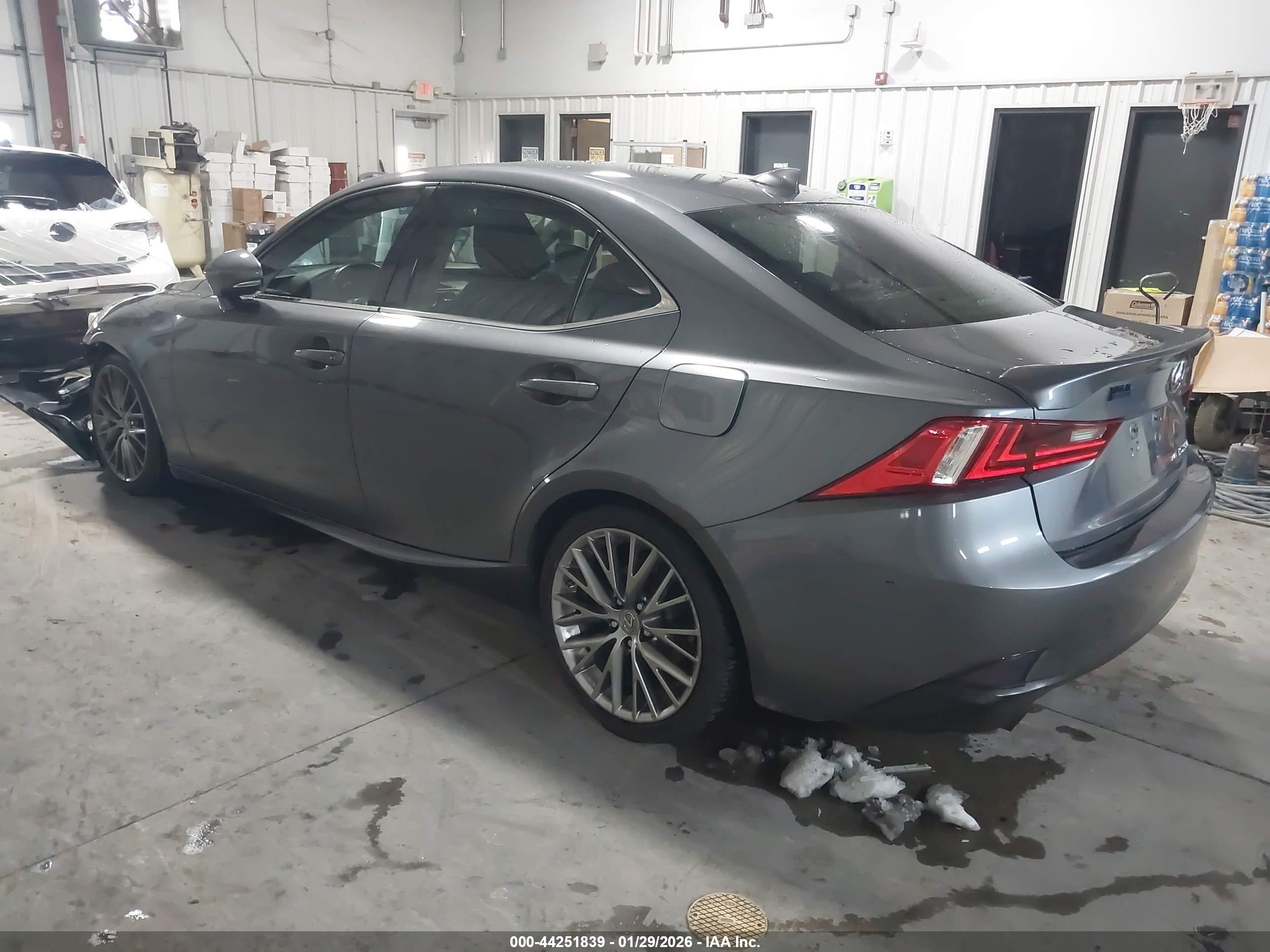 LEXUS IS image 3