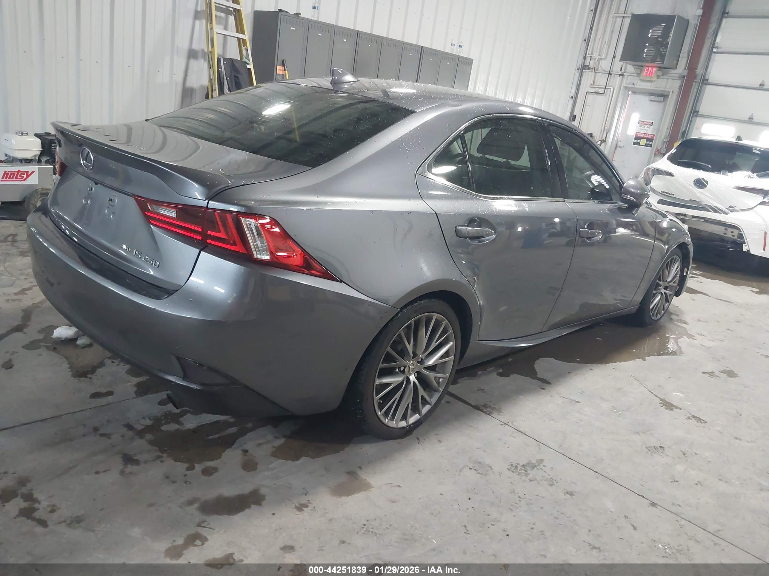 LEXUS IS image 4