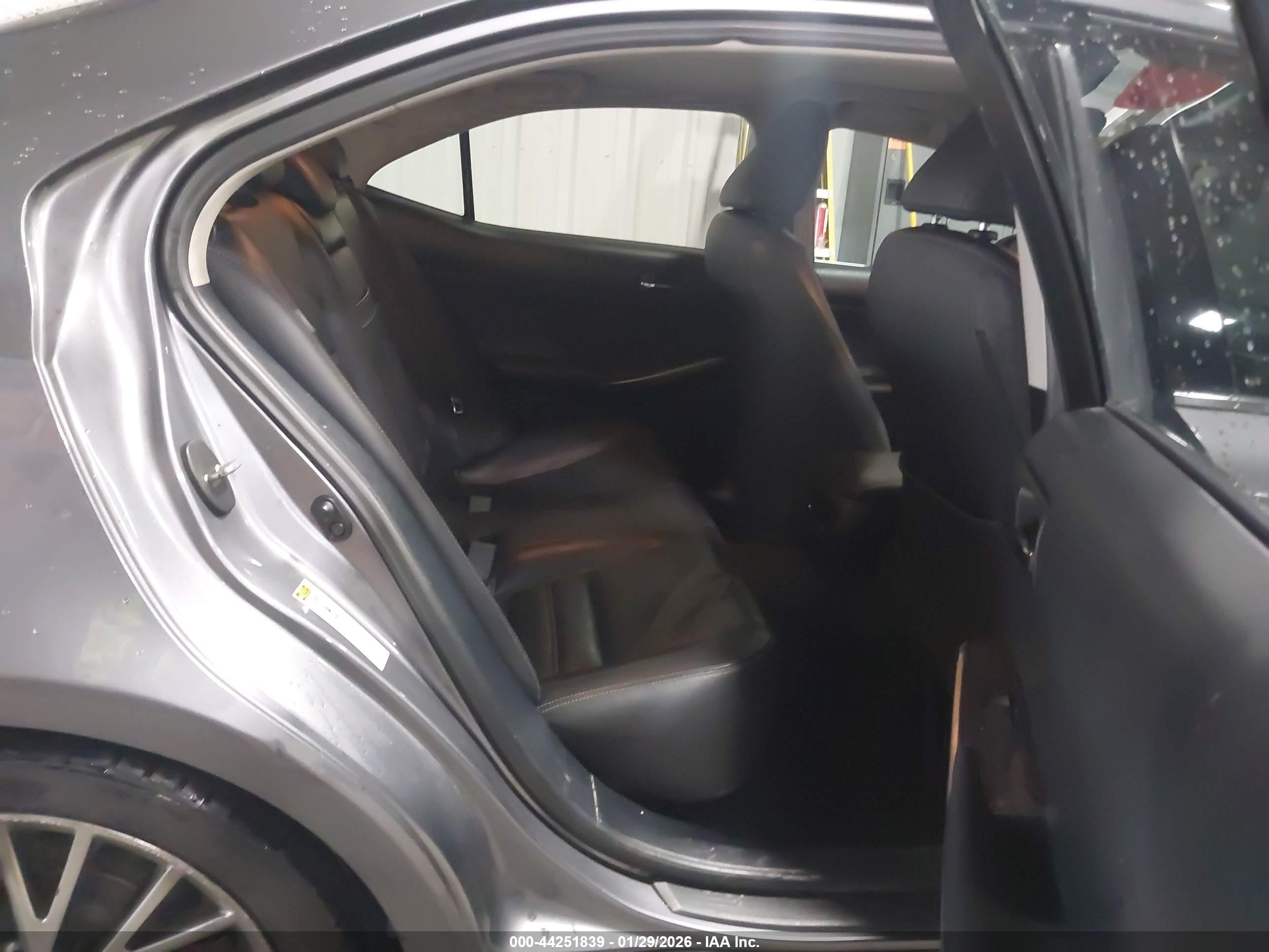 LEXUS IS image 8