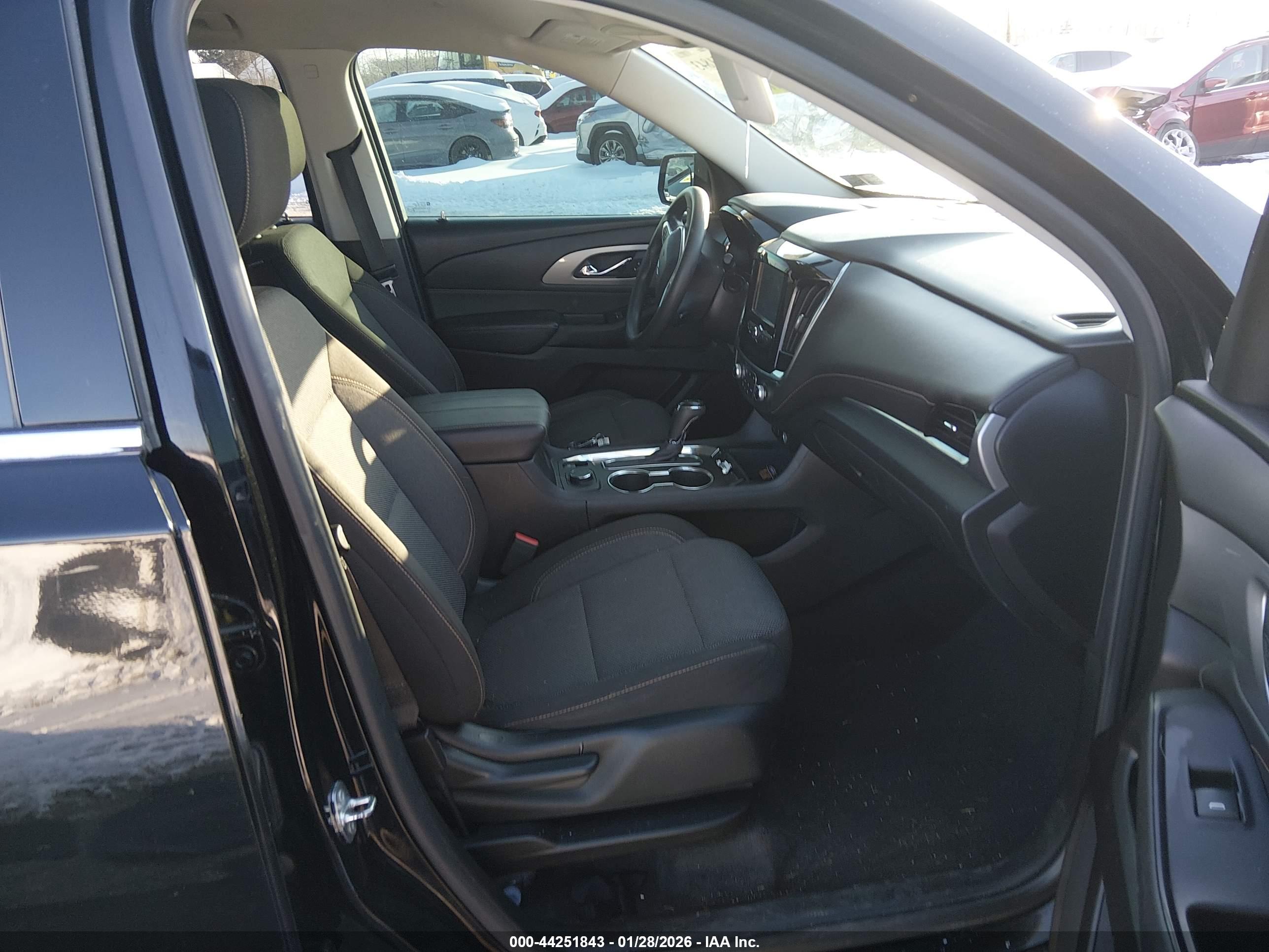 CHEVROLET TRAVERSE image 5