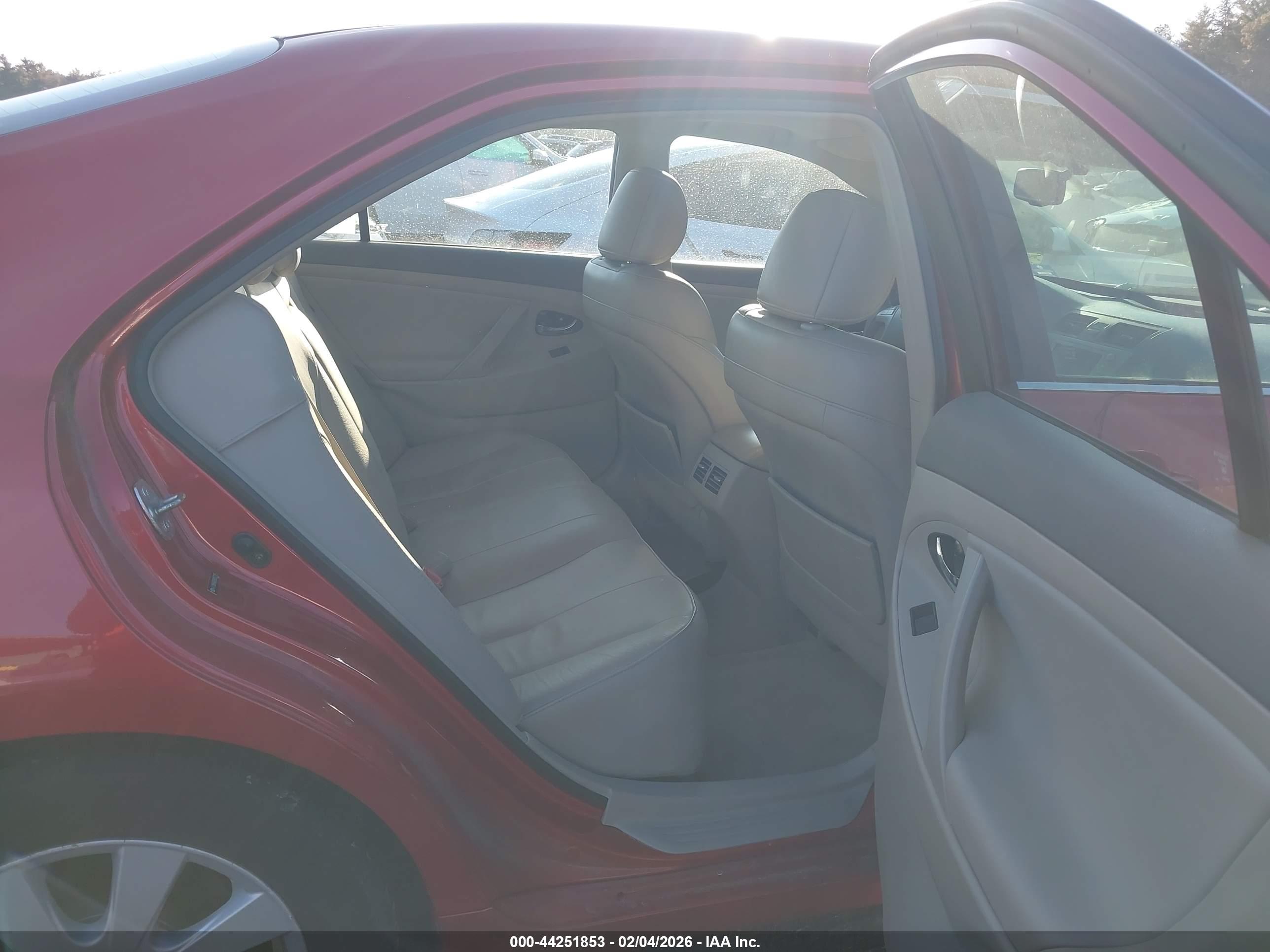TOYOTA CAMRY image 8