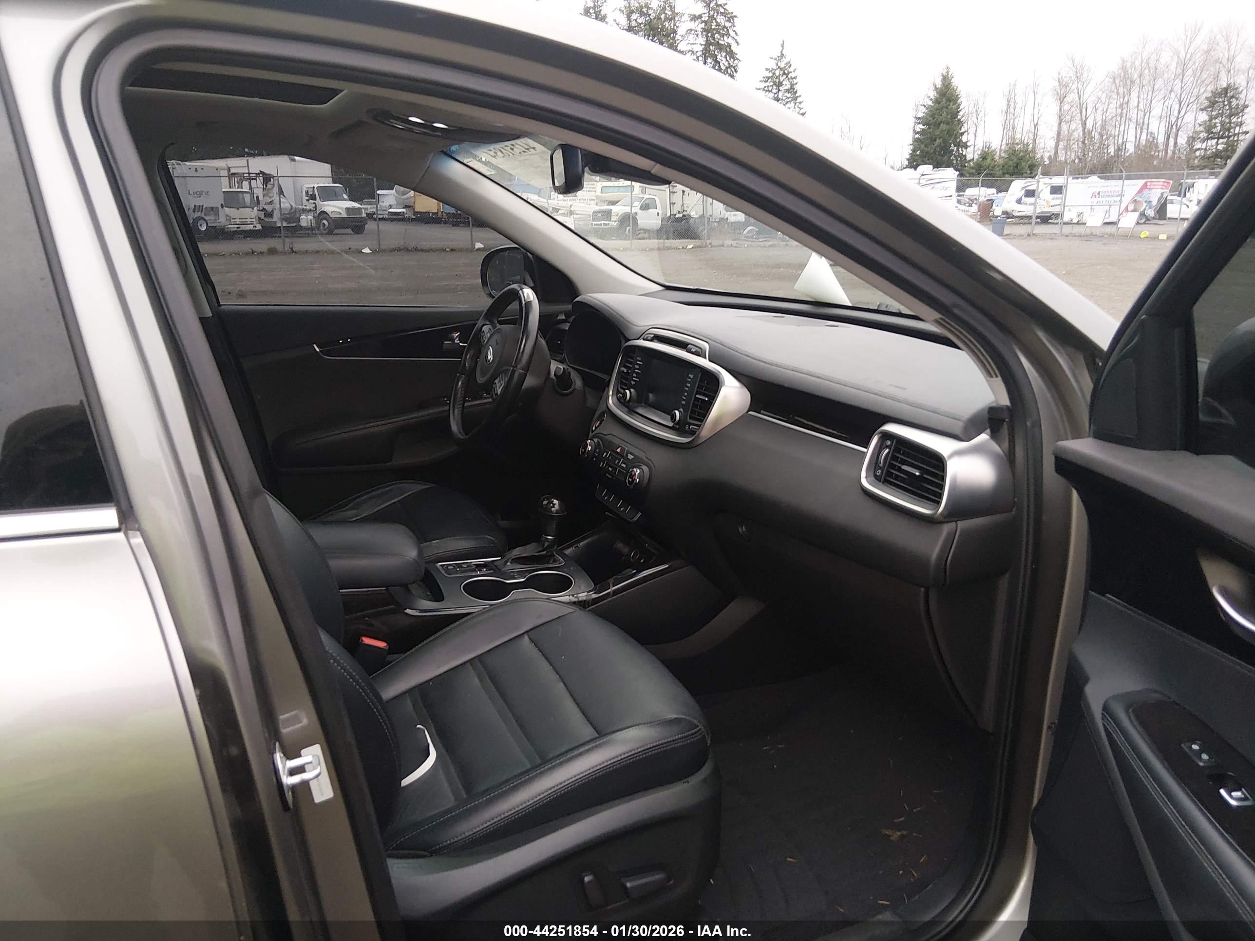 KIA SORENTO image 5
