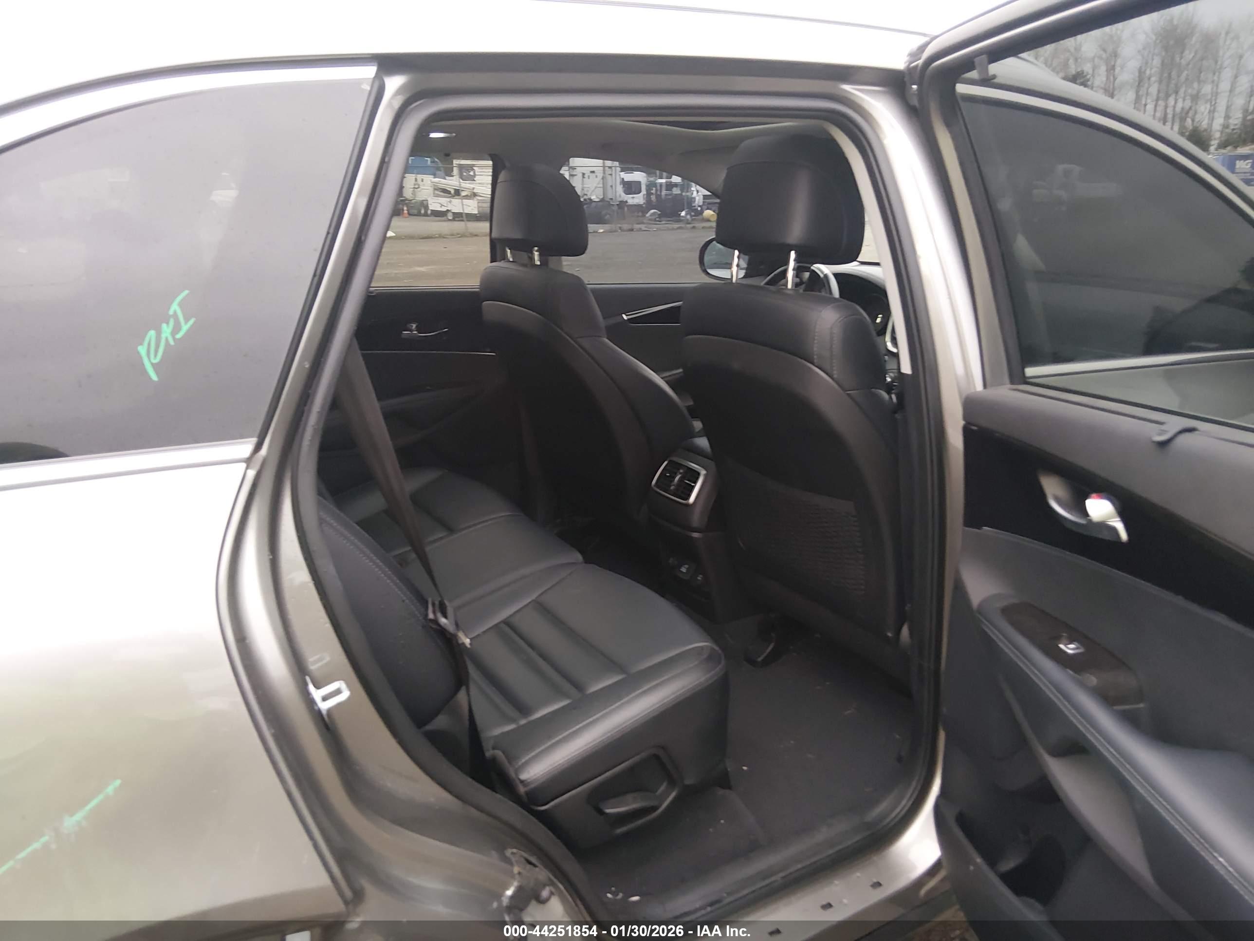 KIA SORENTO image 8