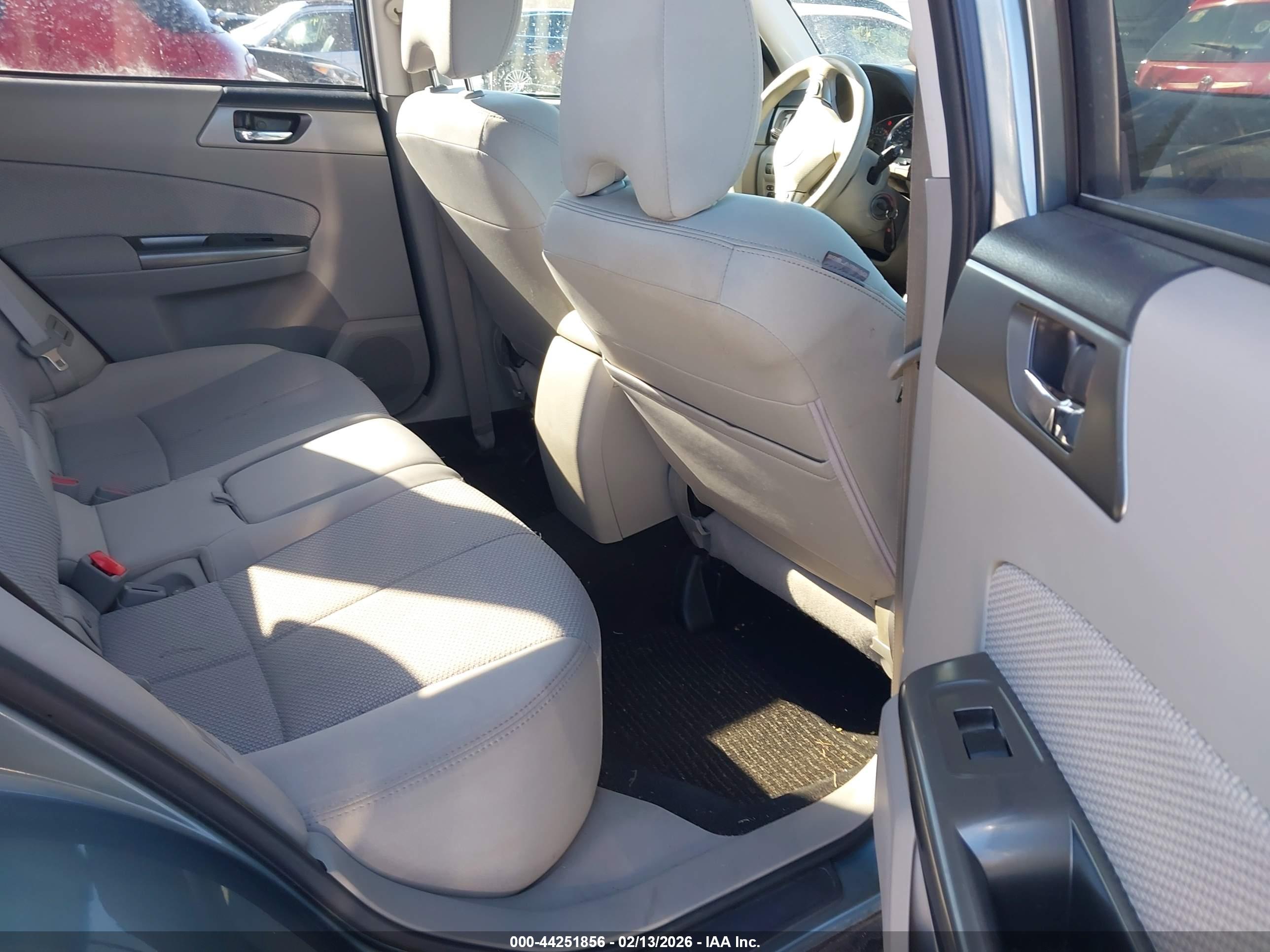 SUBARU FORESTER image 8