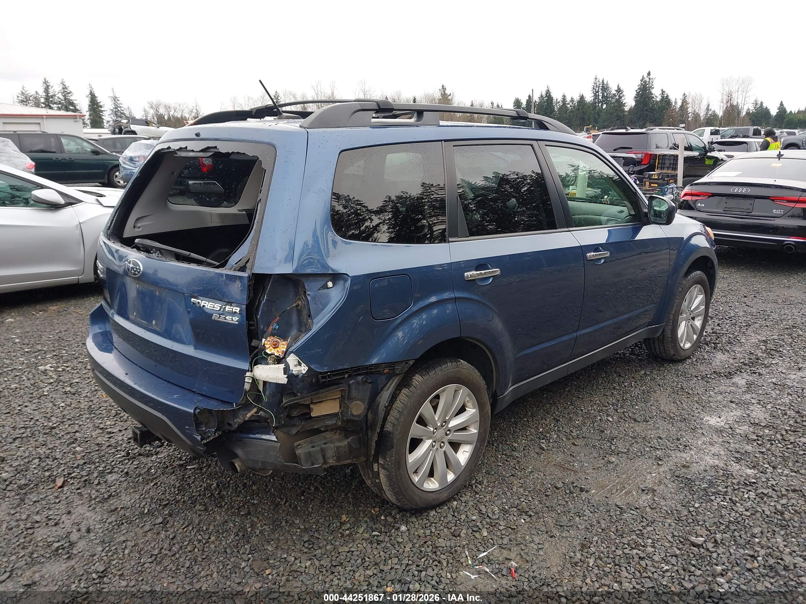 SUBARU FORESTER image 4