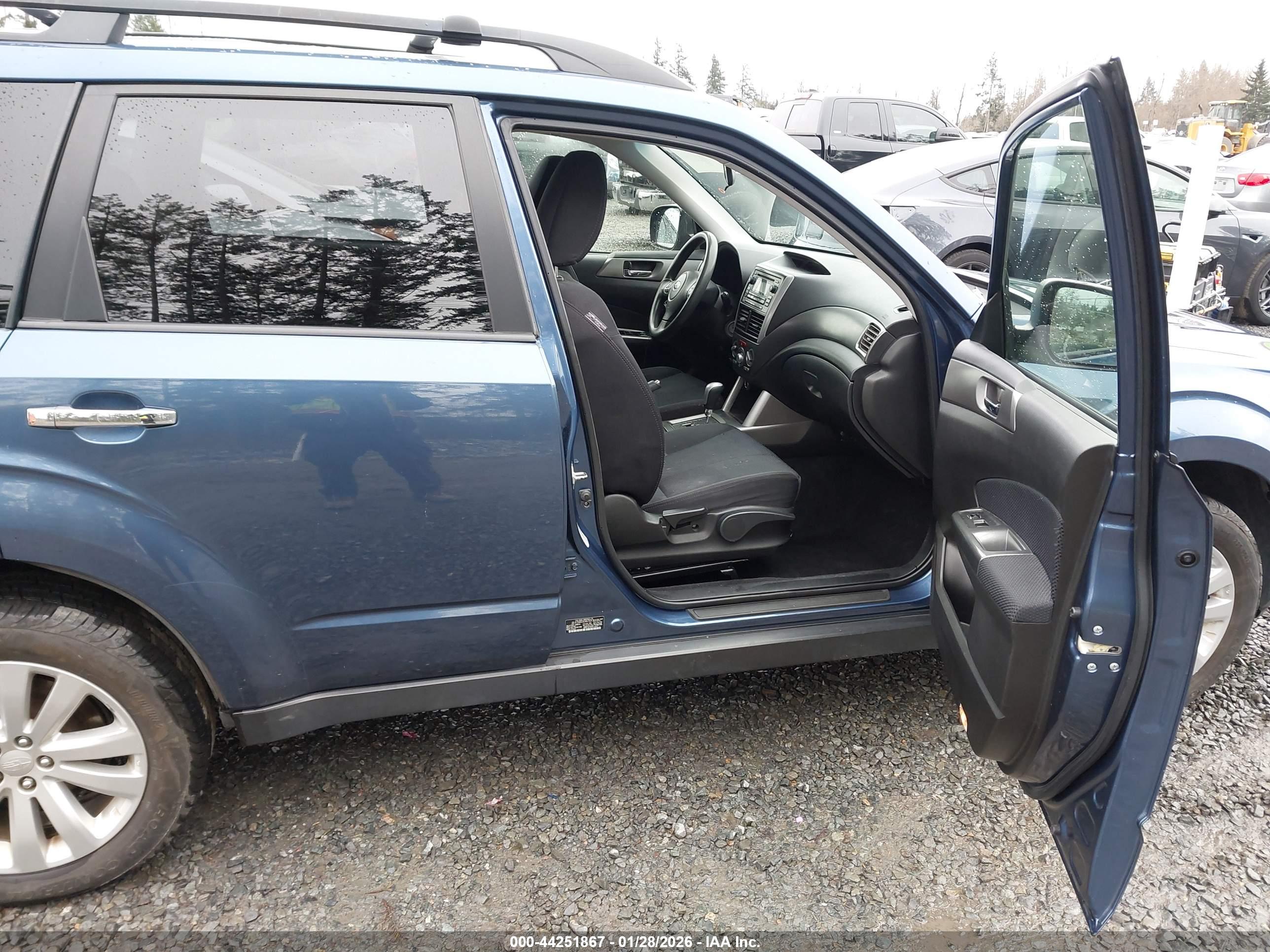 SUBARU FORESTER image 5