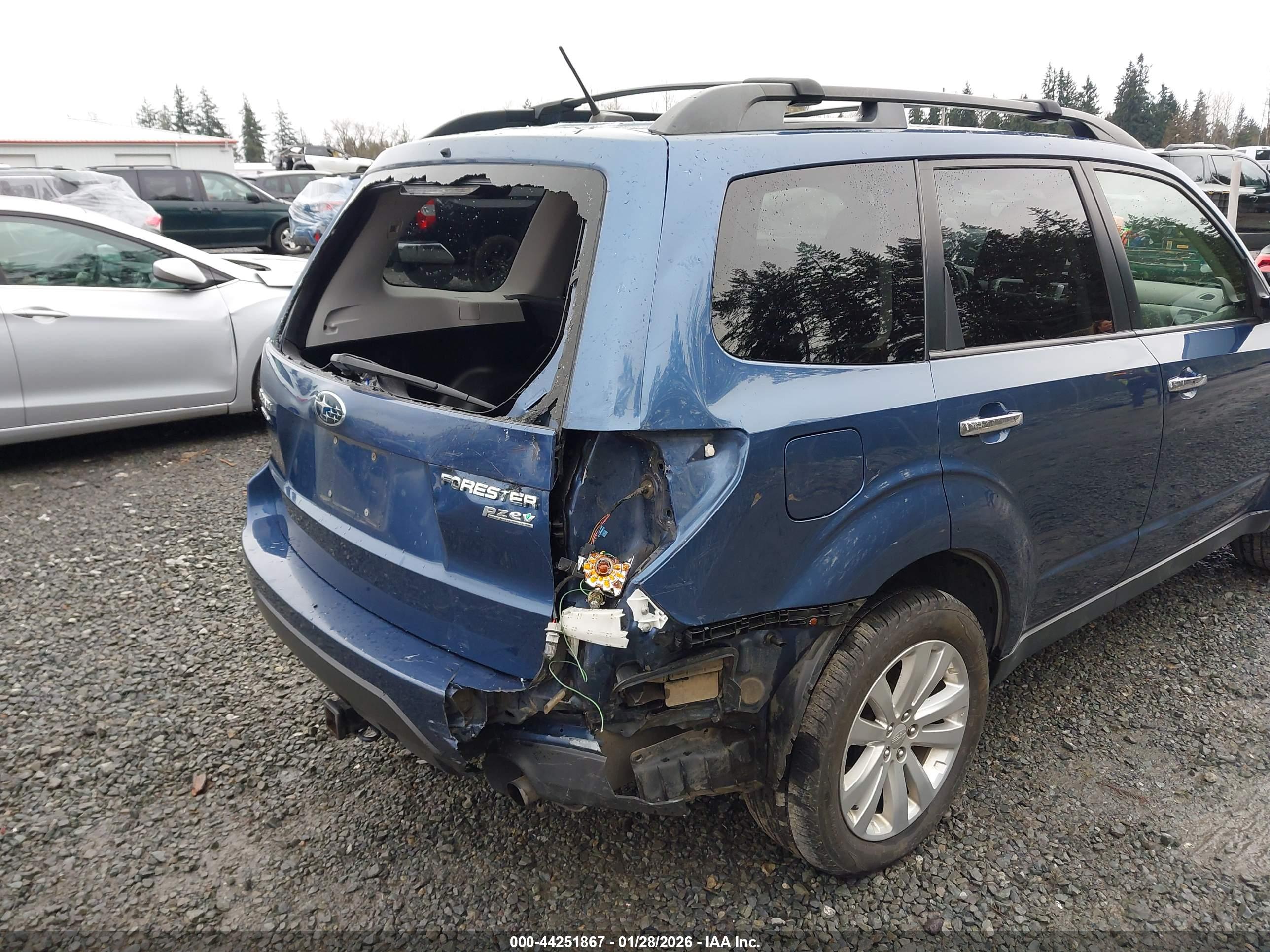 SUBARU FORESTER image 6