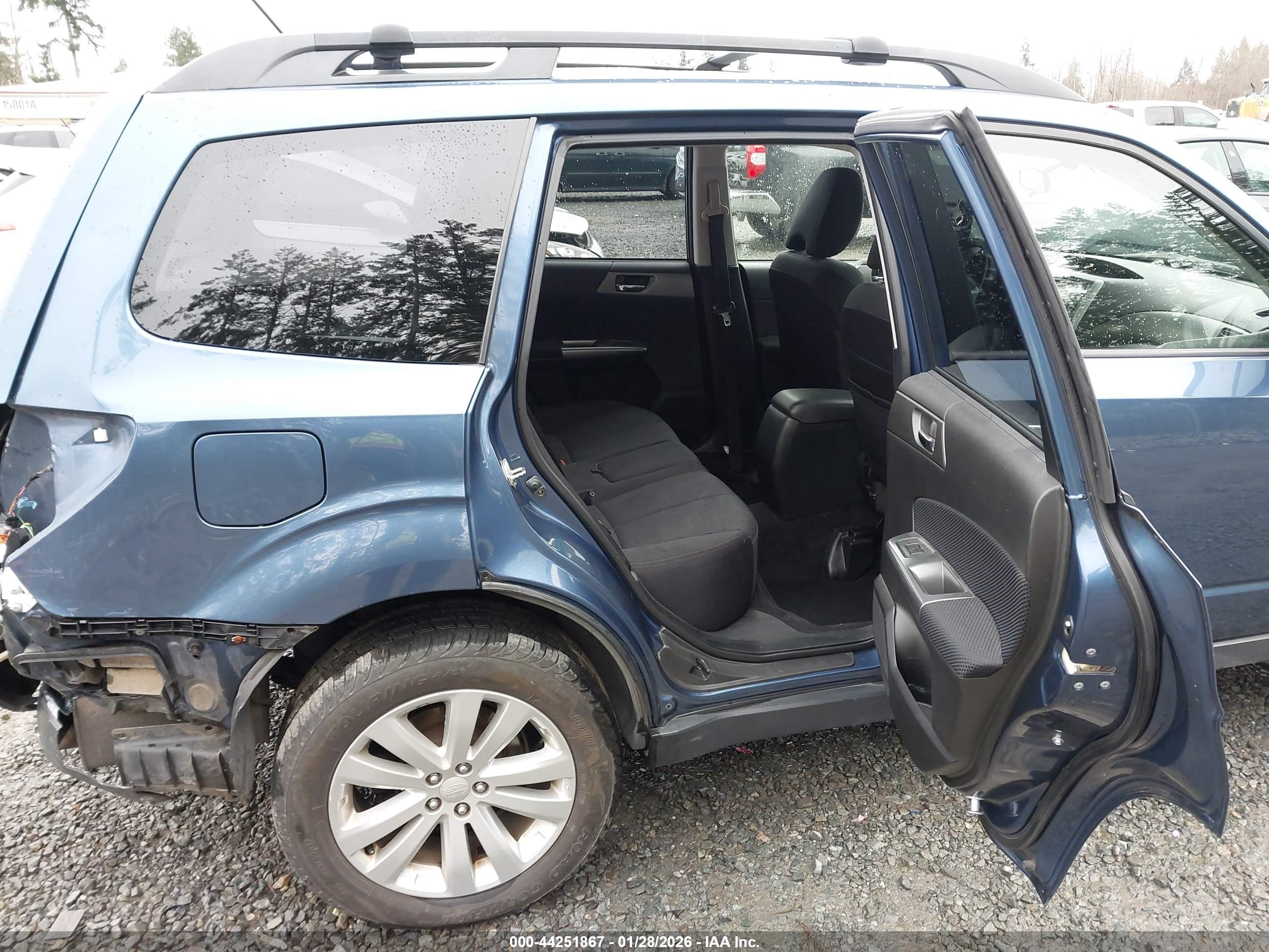 SUBARU FORESTER image 8