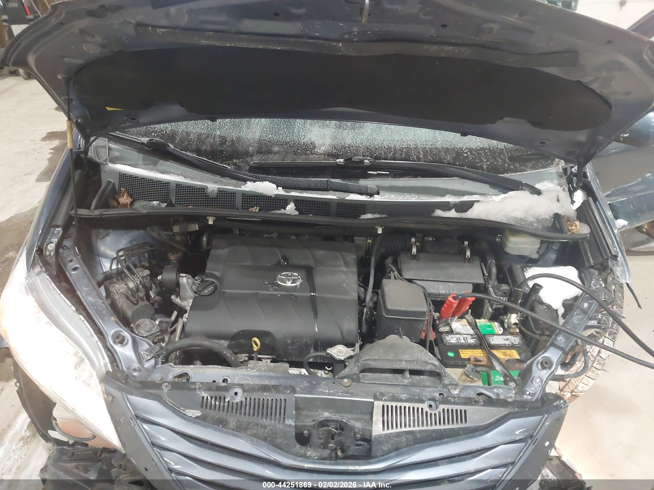 TOYOTA SIENNA image 10