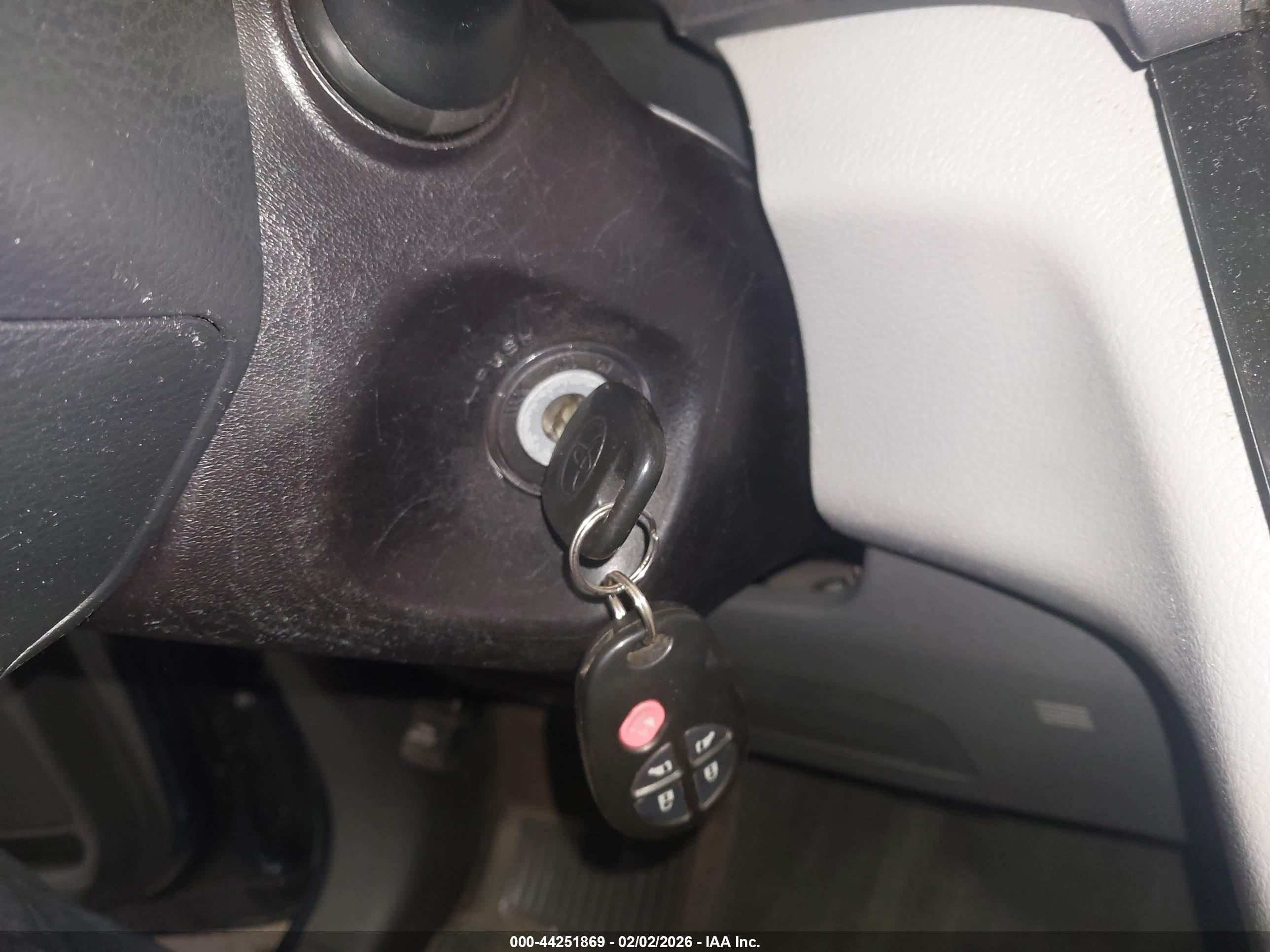 TOYOTA SIENNA image 11