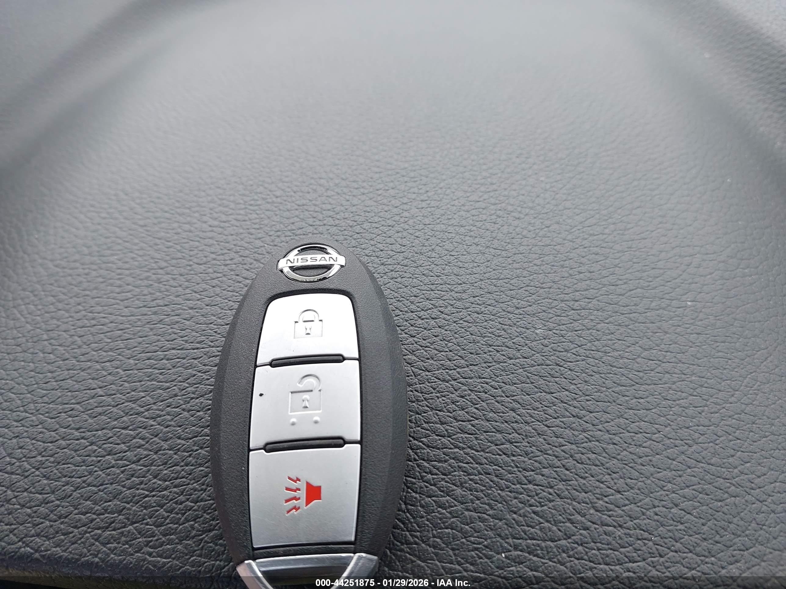 NISSAN ROGUE image 11