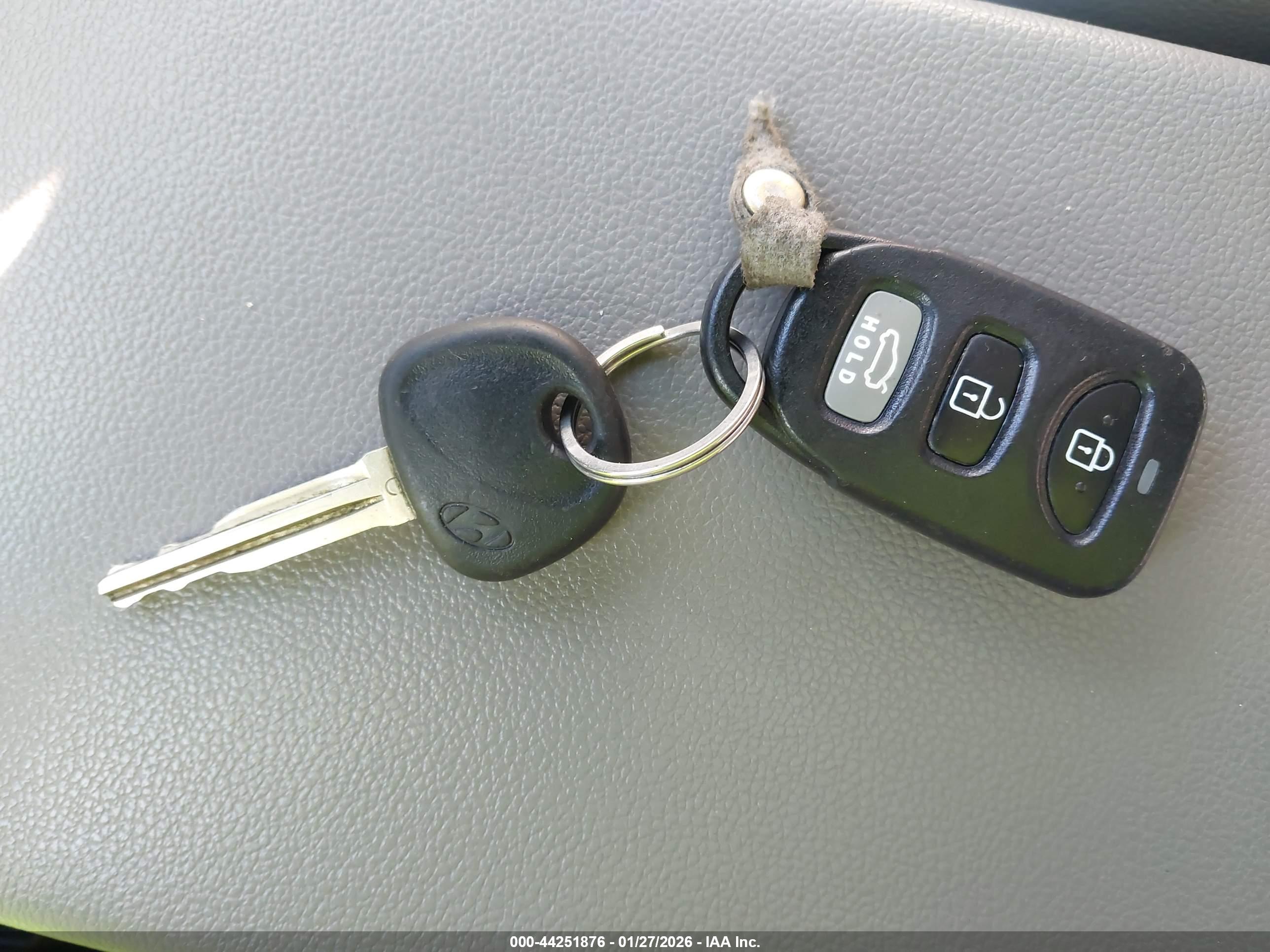 HYUNDAI ELANTRA image 11