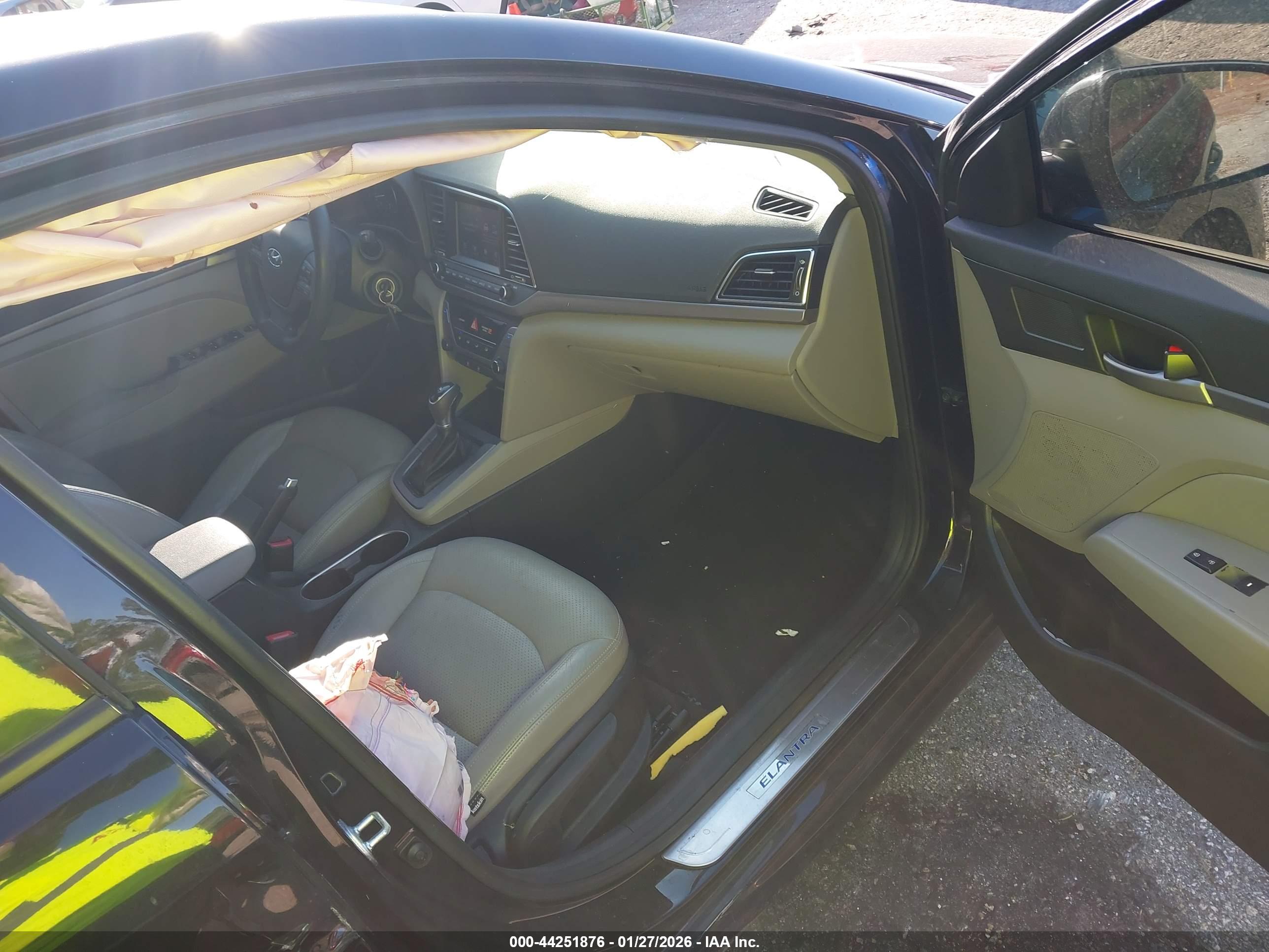 HYUNDAI ELANTRA image 5