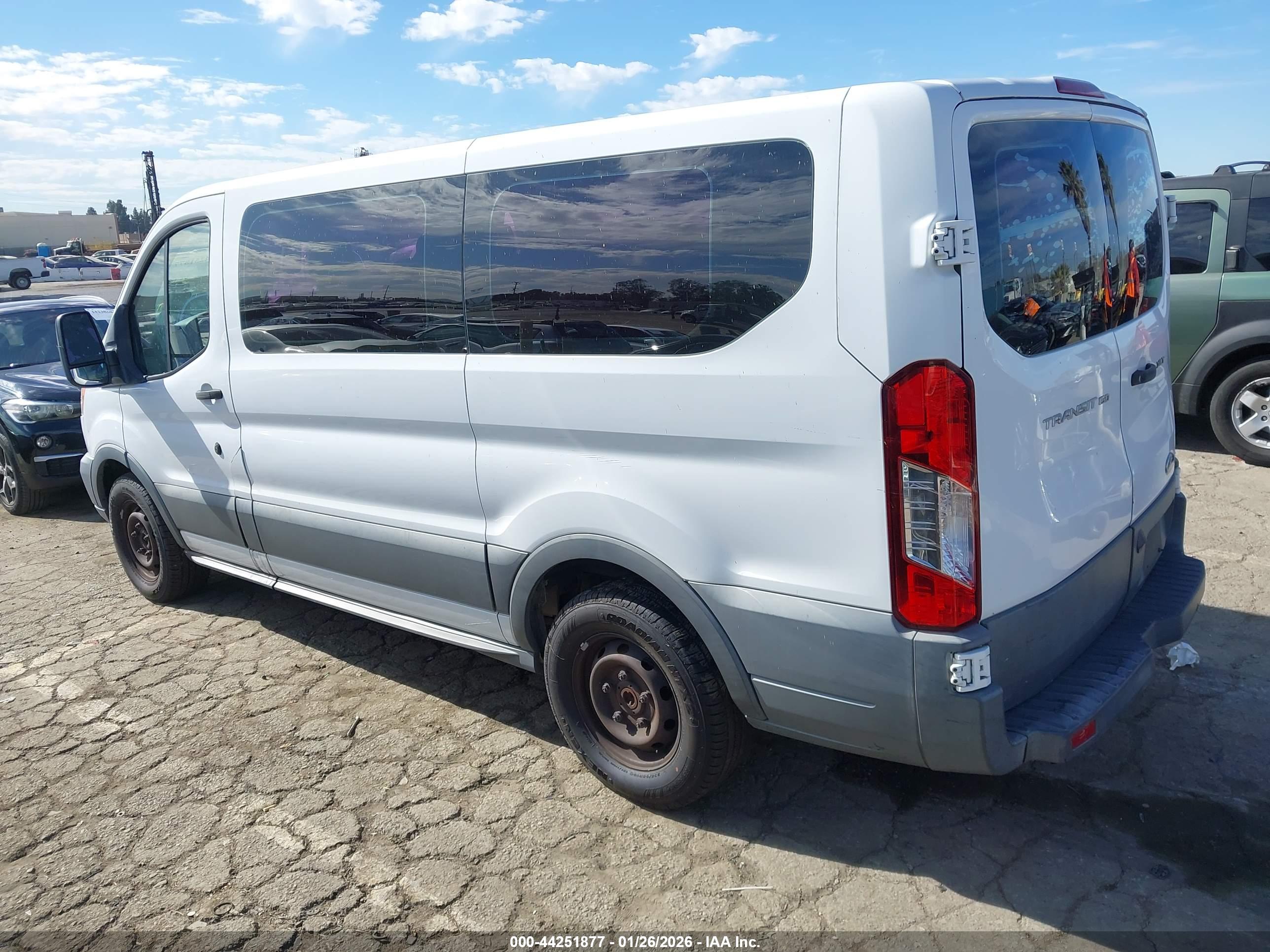 FORD TRANSIT-150 image 3