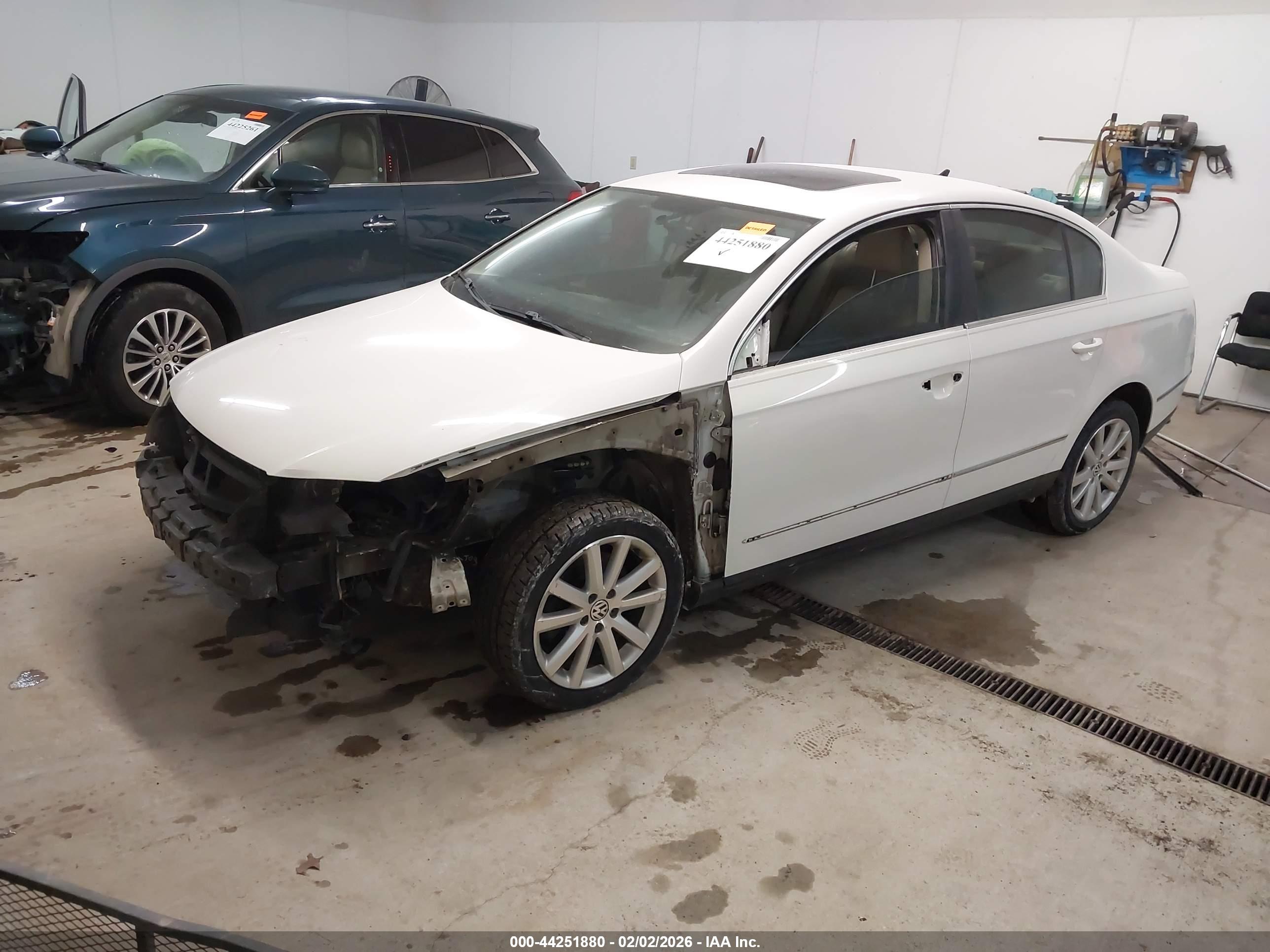 VOLKSWAGEN PASSAT image 2