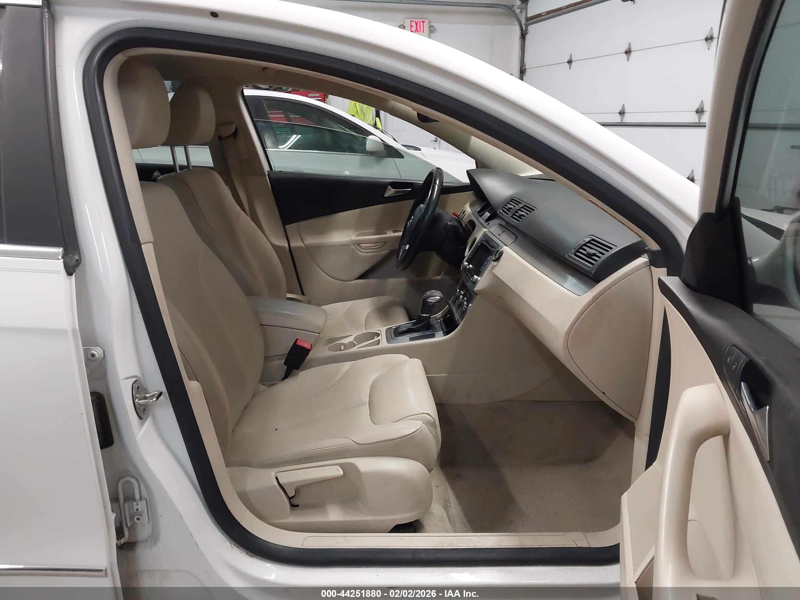 VOLKSWAGEN PASSAT image 5