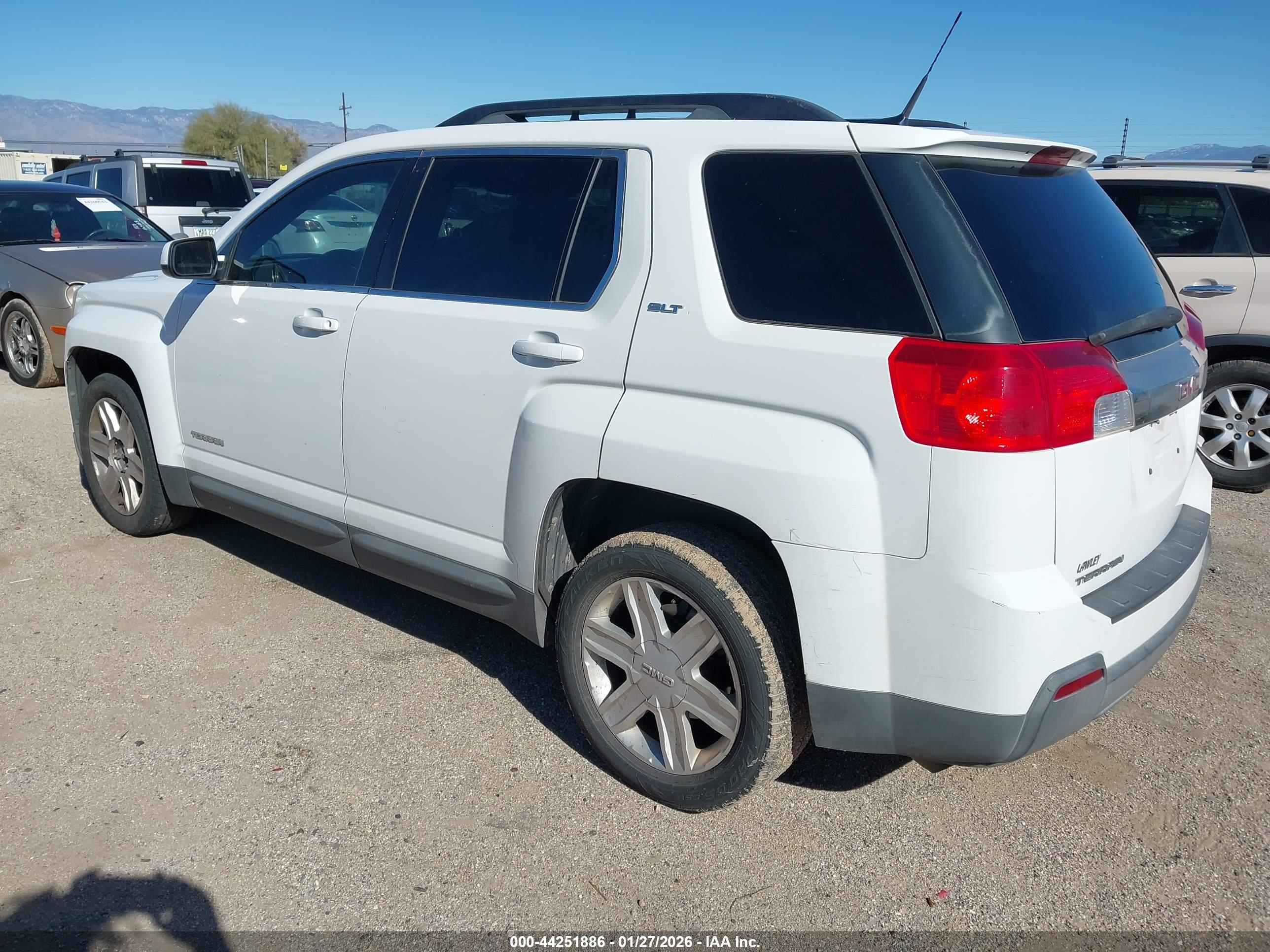GMC TERRAIN image 3