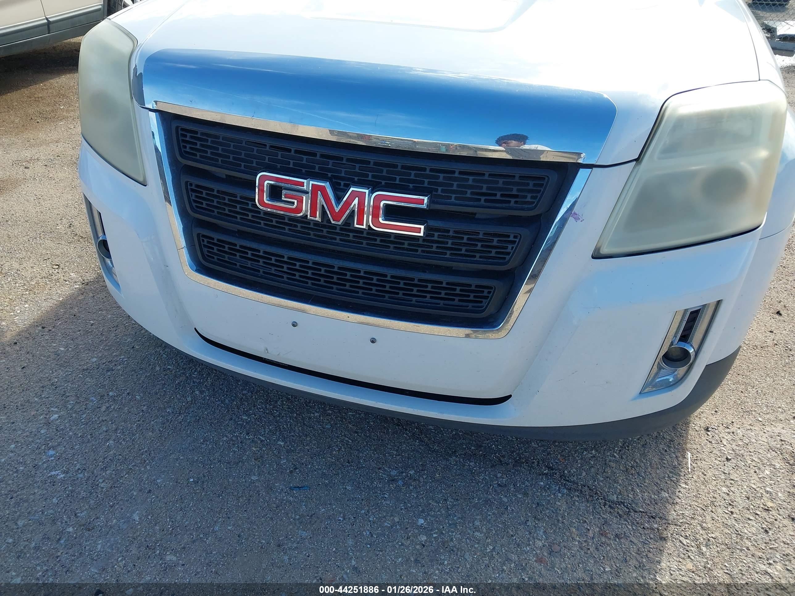 GMC TERRAIN image 6