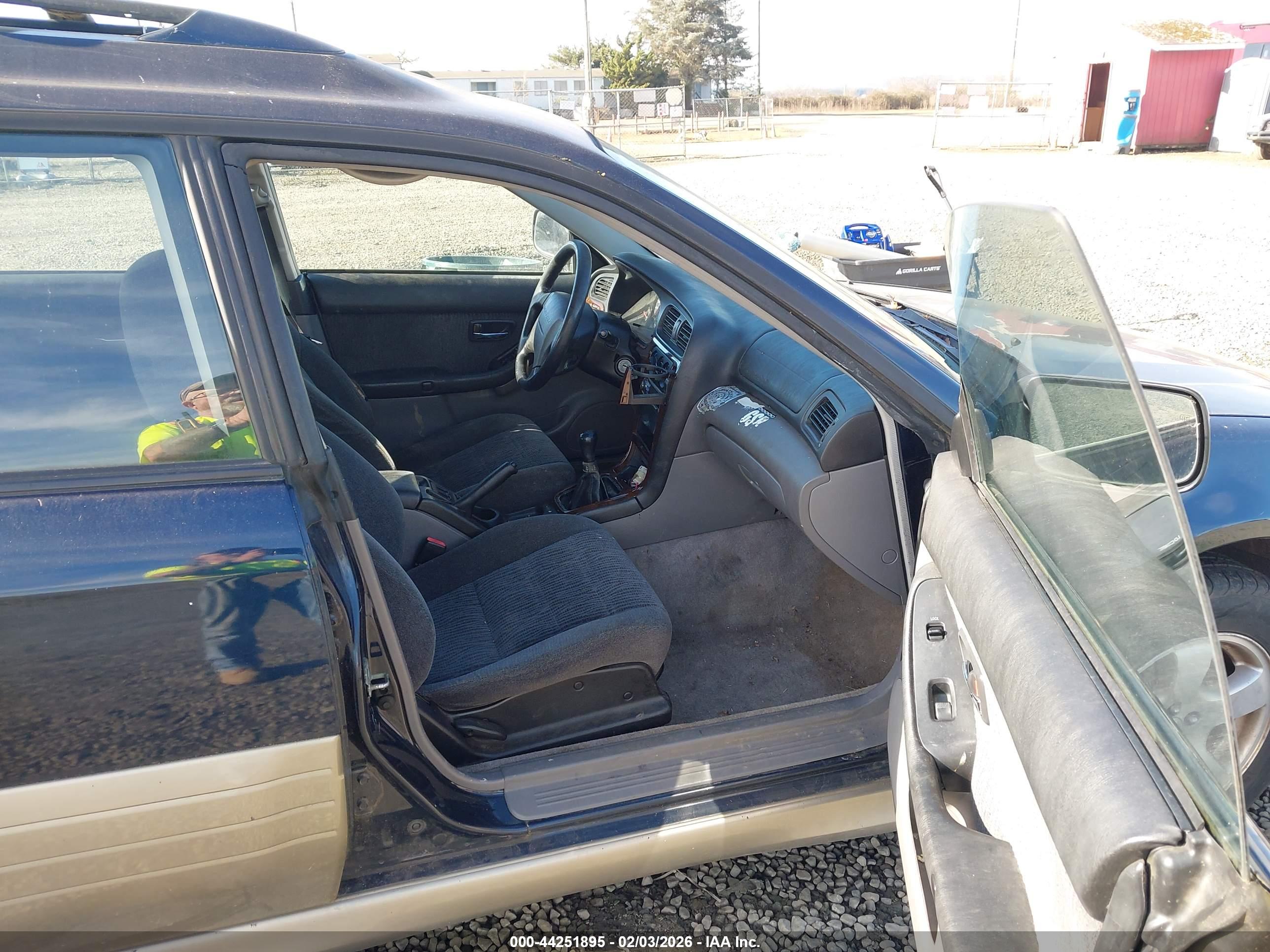 SUBARU OUTBACK image 5