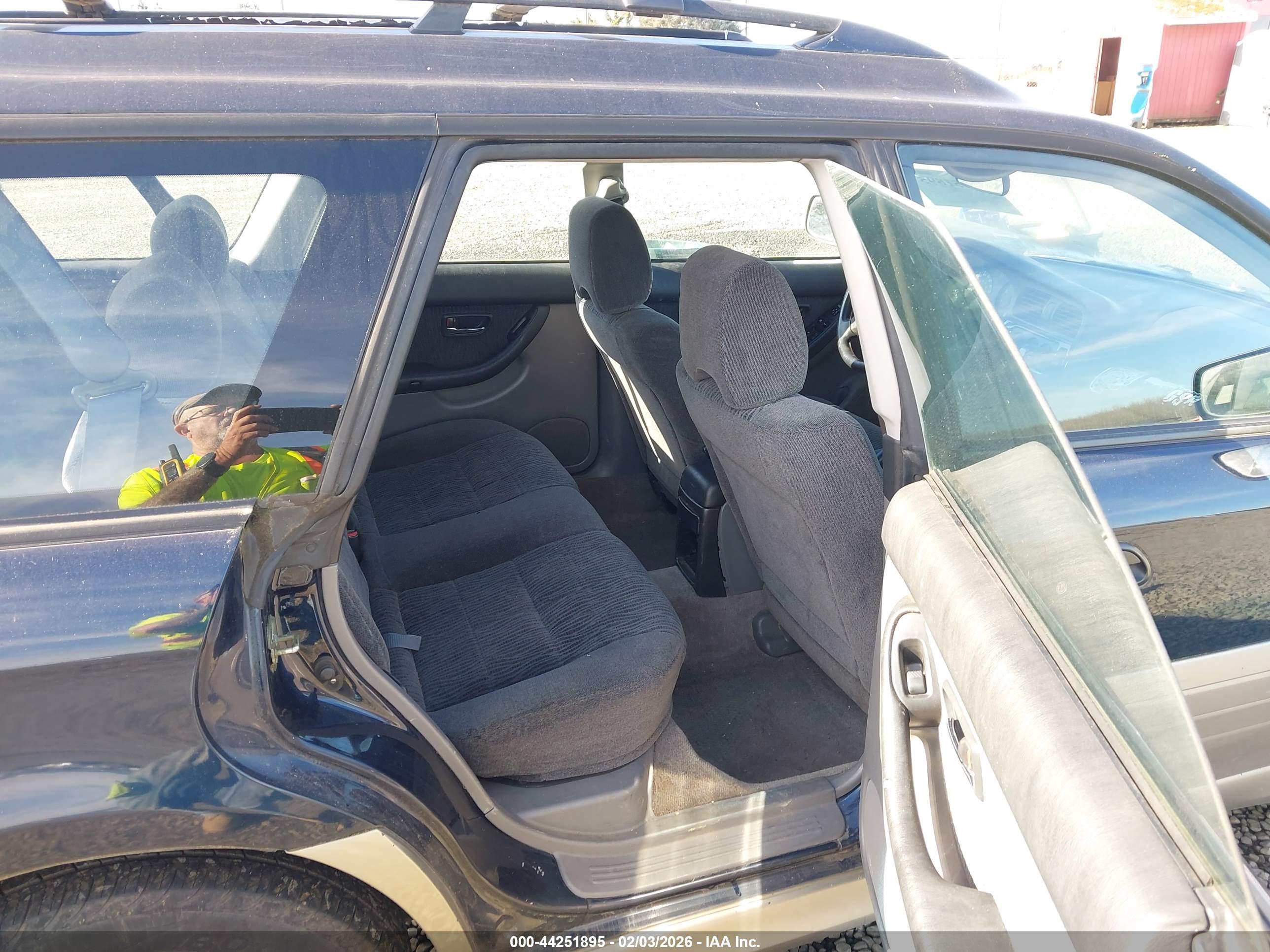 SUBARU OUTBACK image 8