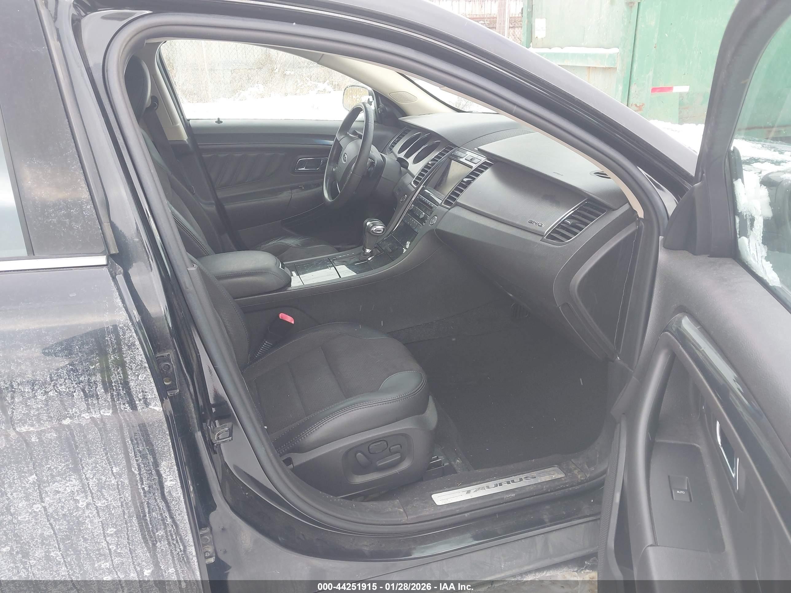 FORD TAURUS image 5