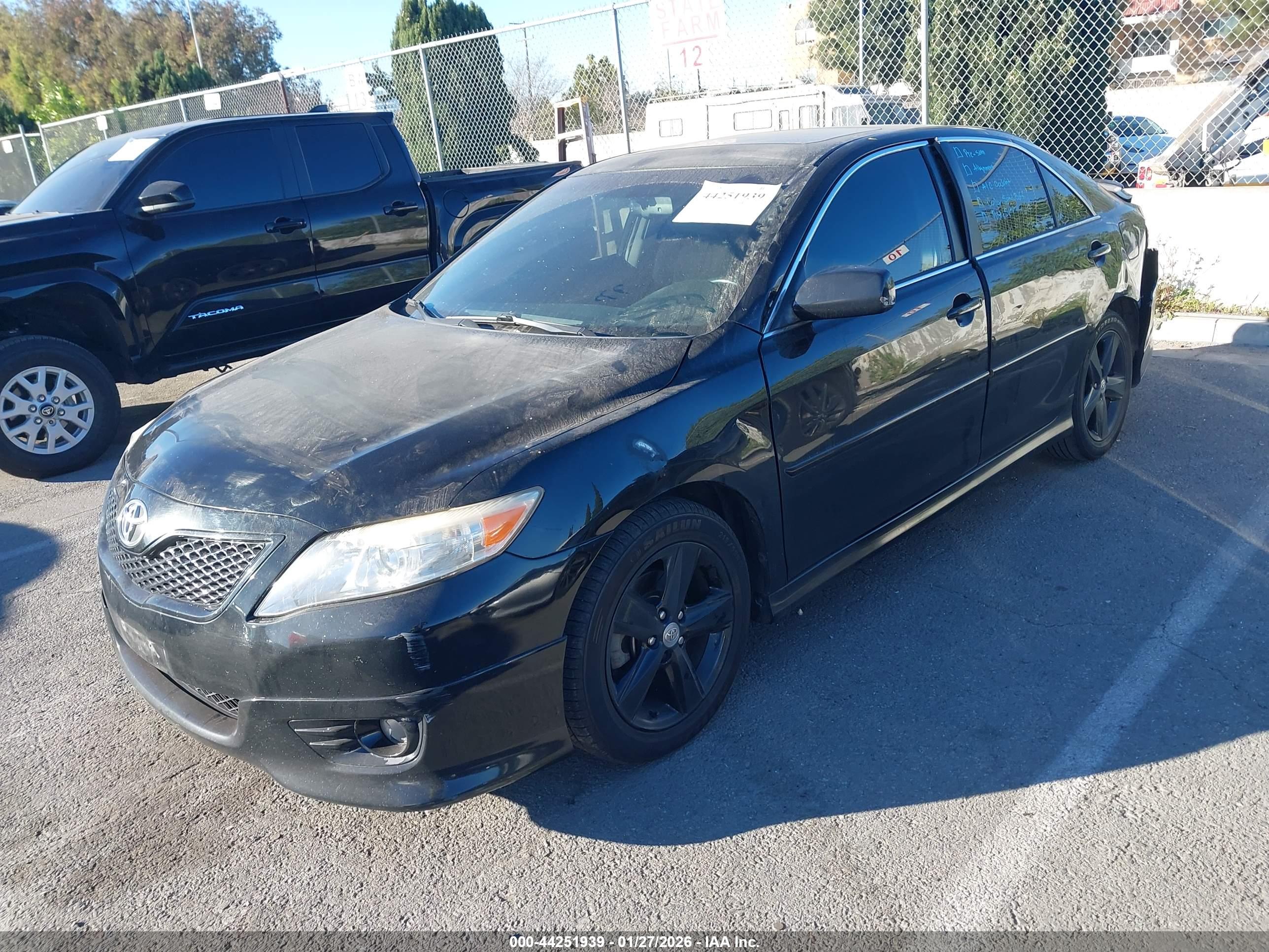 TOYOTA CAMRY image 2