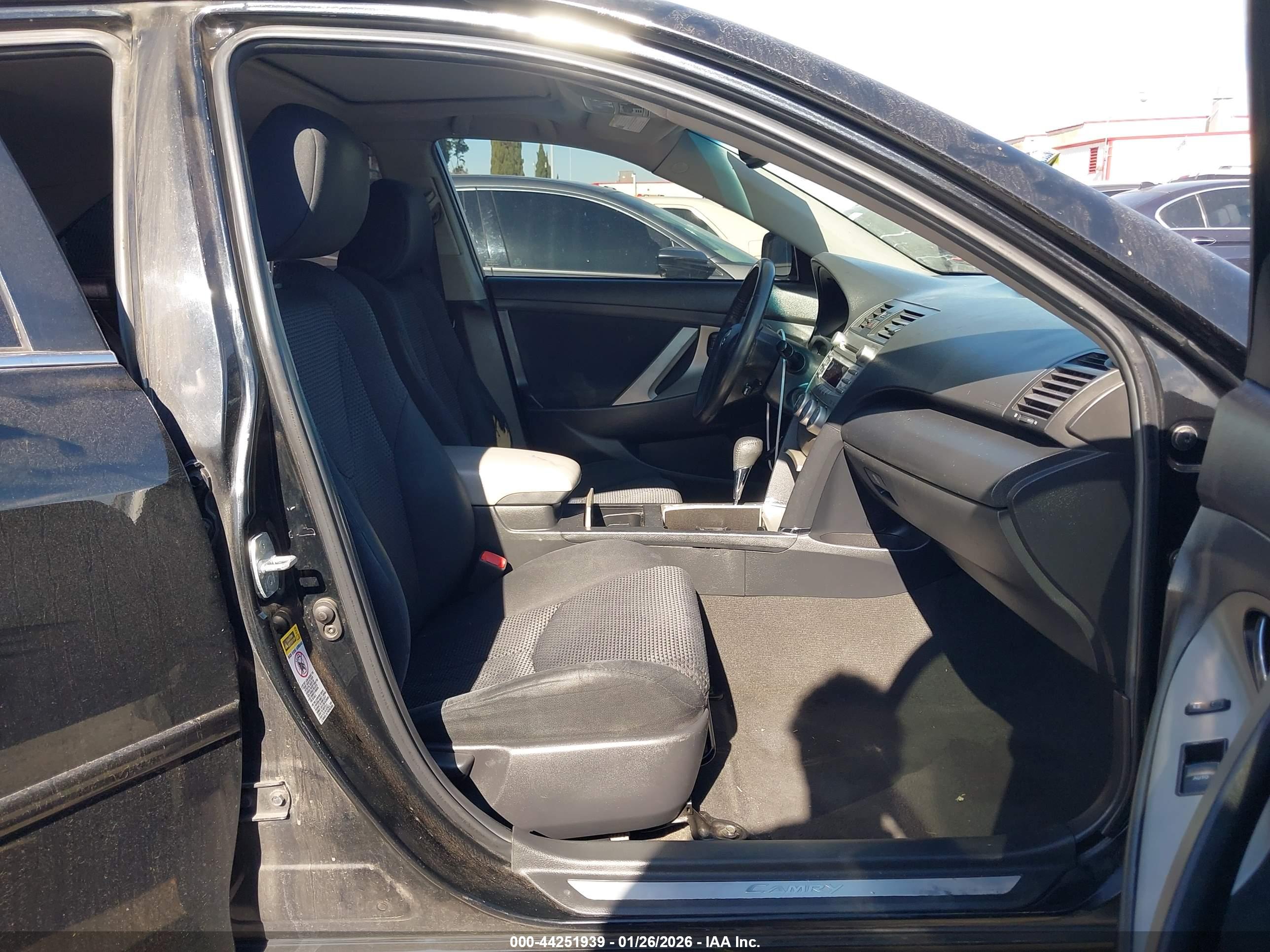 TOYOTA CAMRY image 5