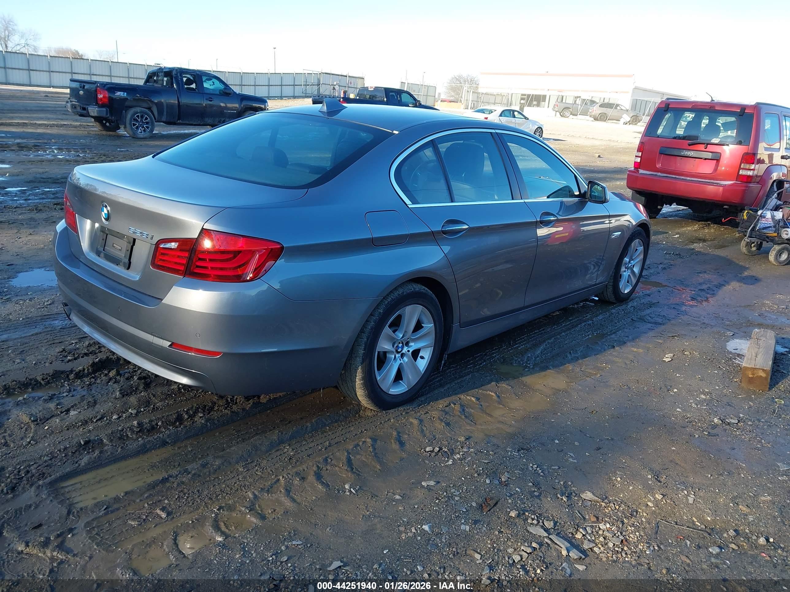 BMW 528I image 4