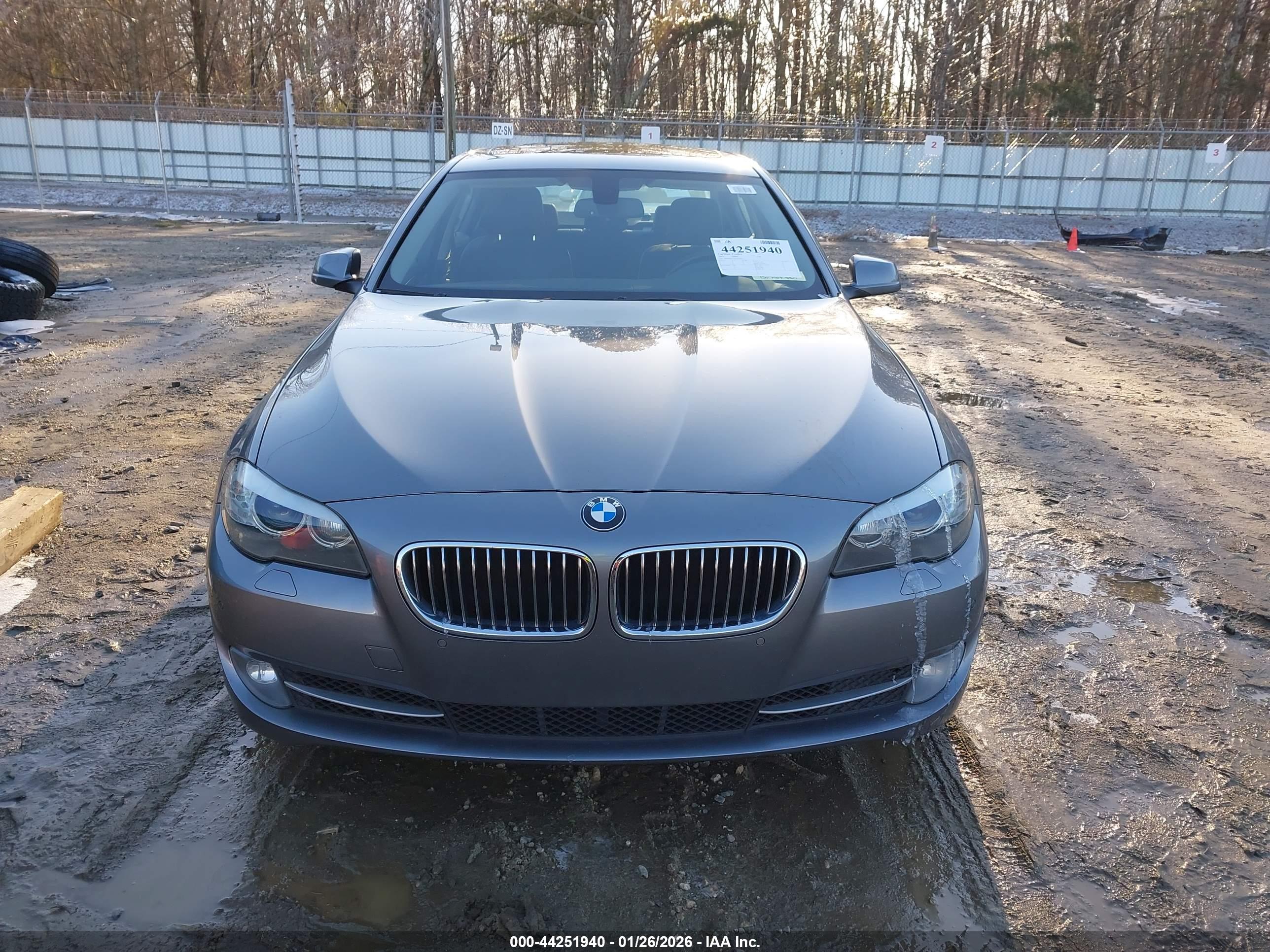 BMW 528I image 6