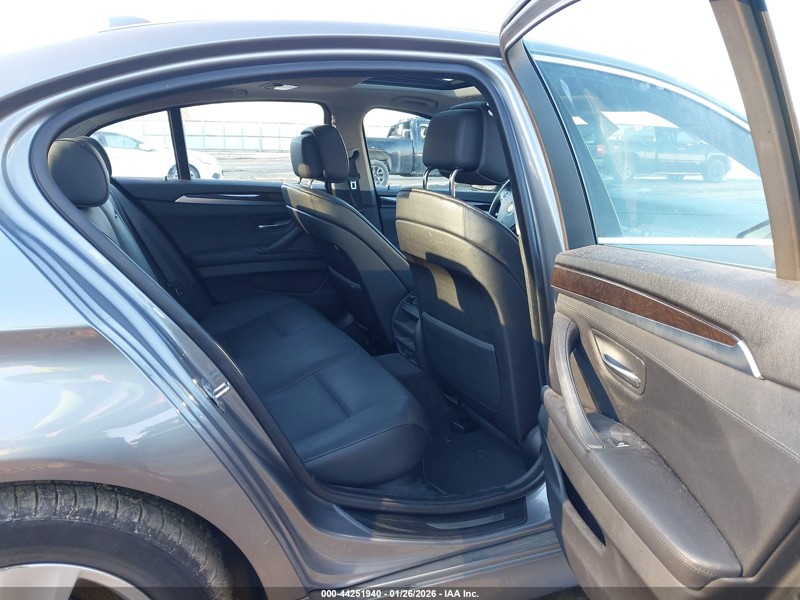 BMW 528I image 8