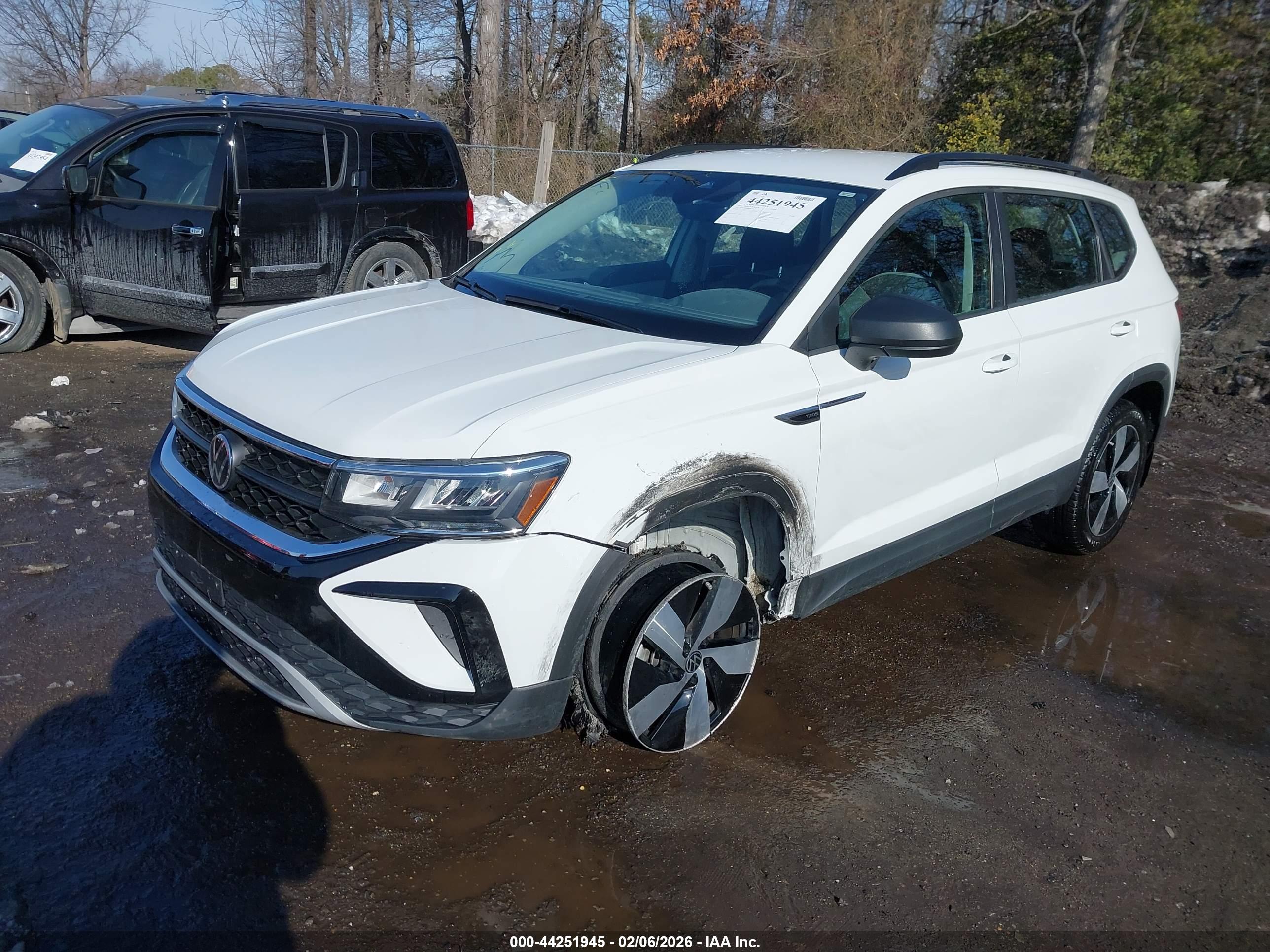 VOLKSWAGEN TAOS image 2