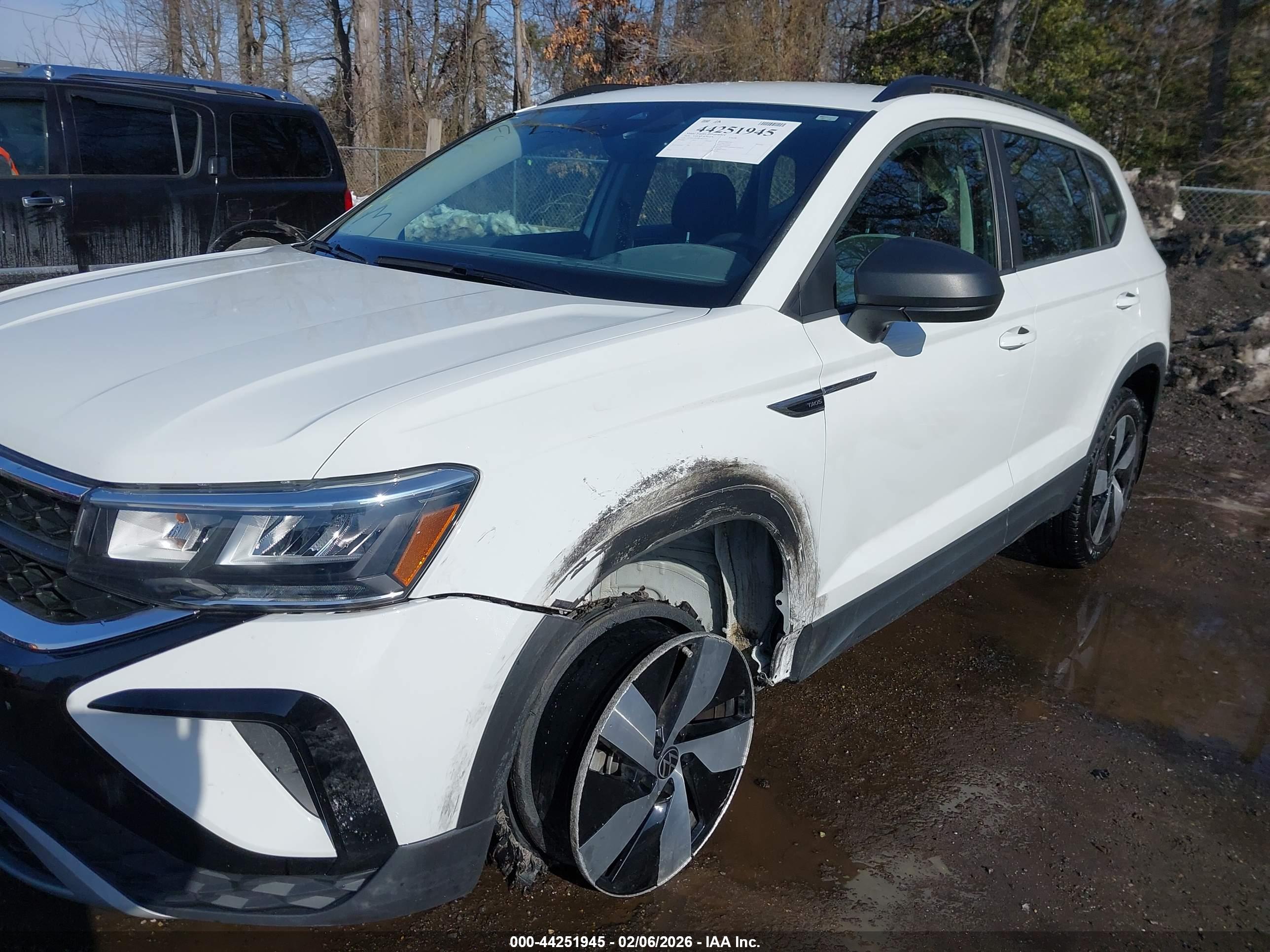 VOLKSWAGEN TAOS image 6