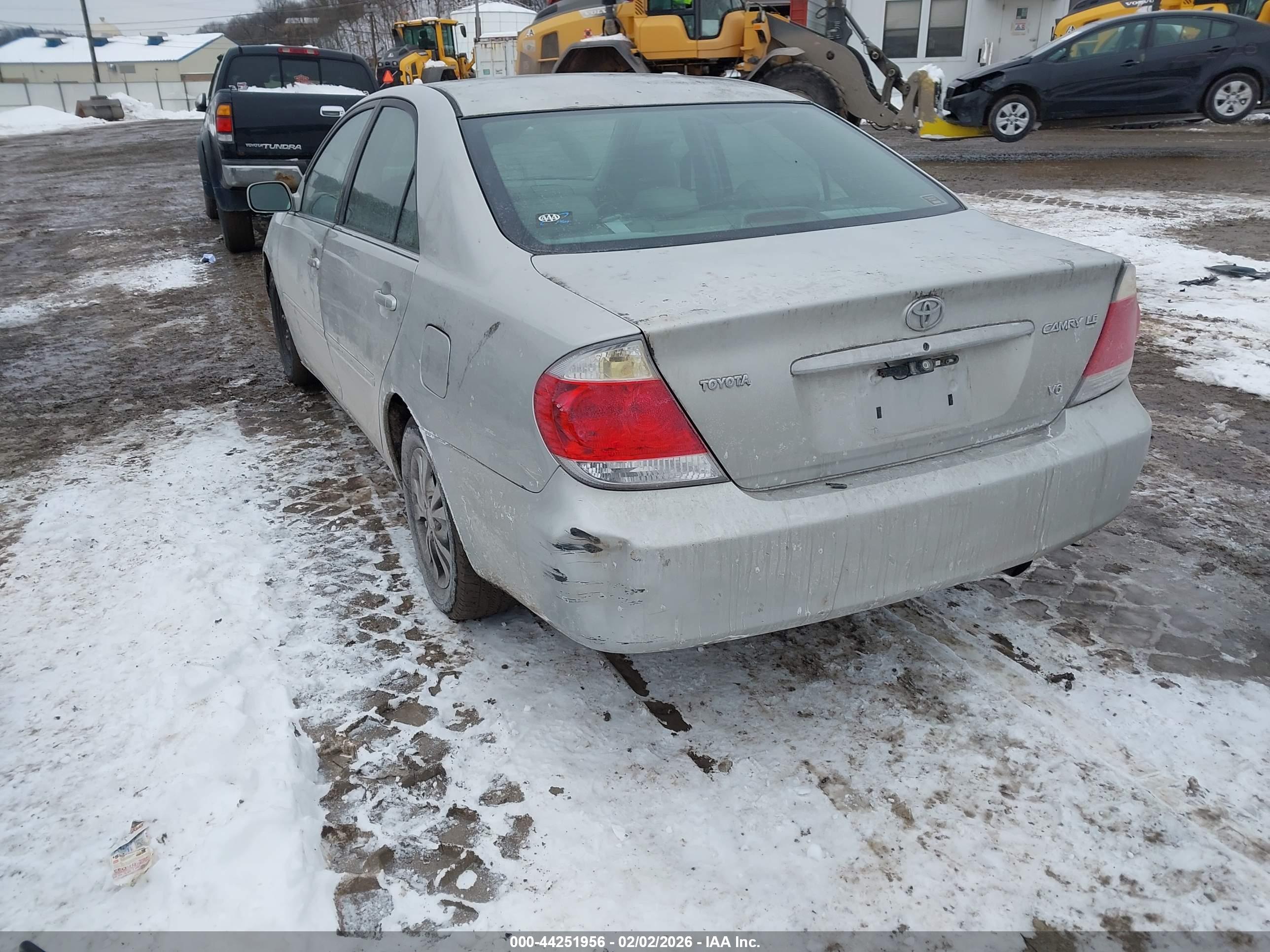 TOYOTA CAMRY image 3