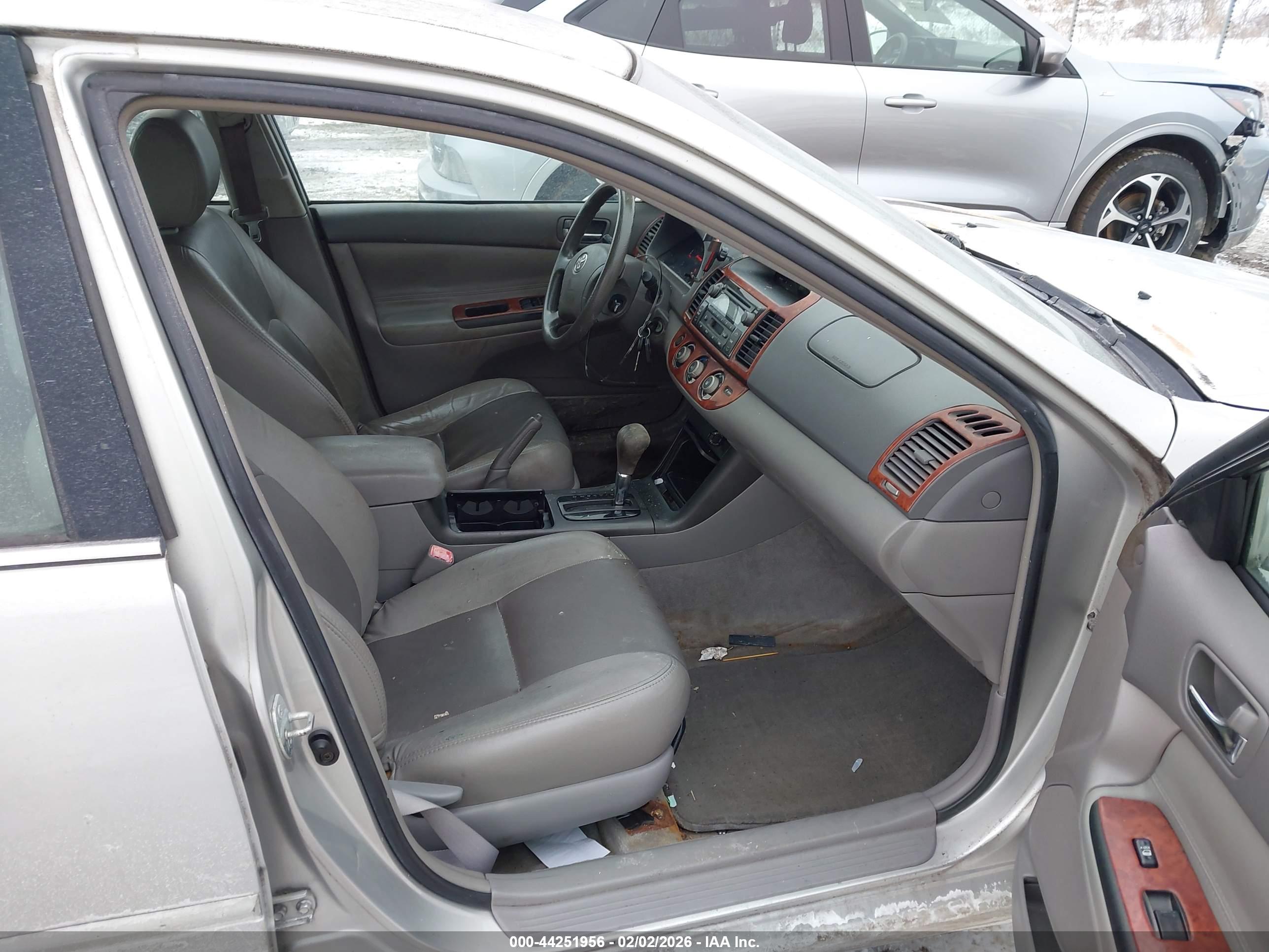 TOYOTA CAMRY image 5