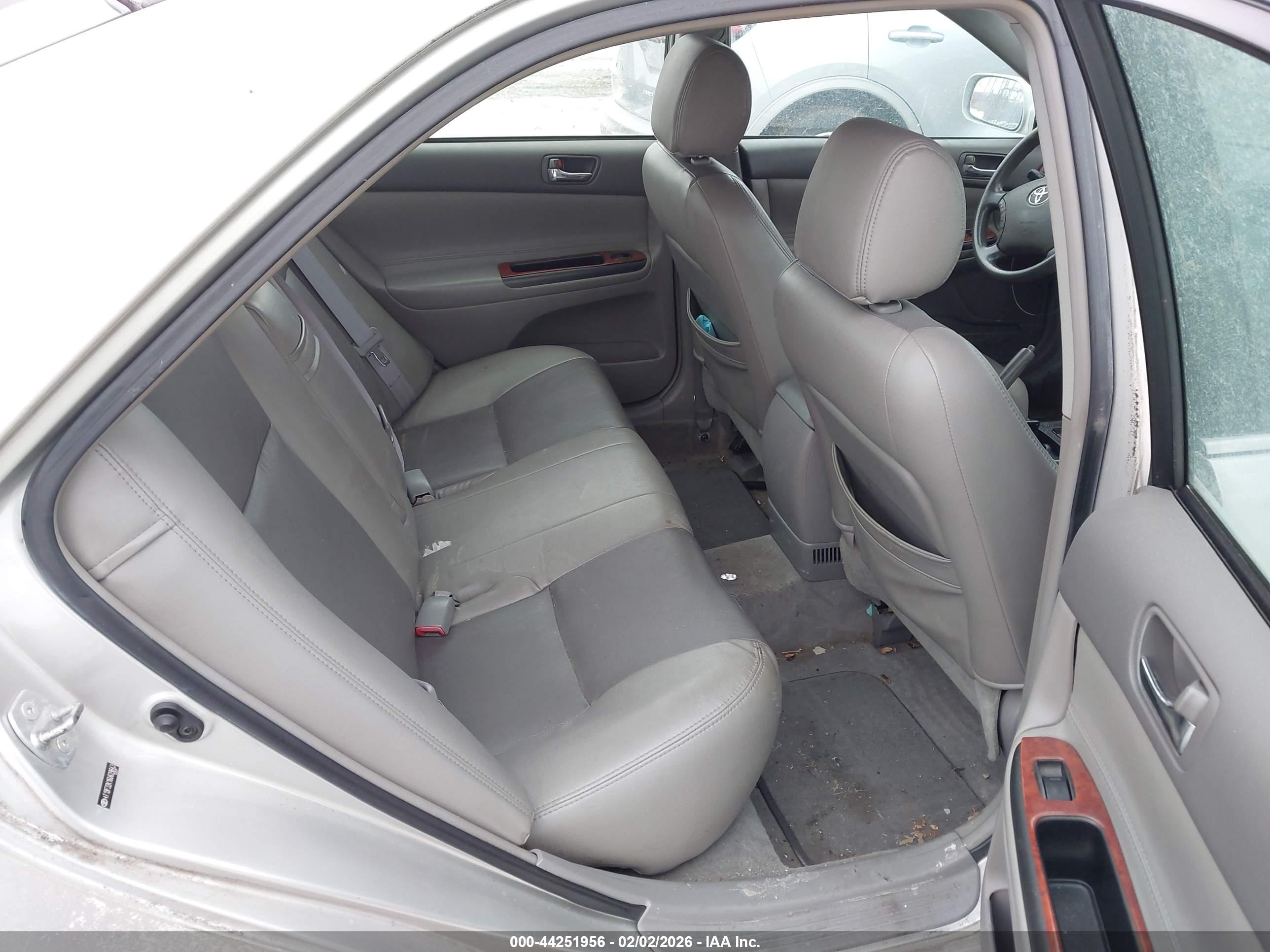 TOYOTA CAMRY image 8