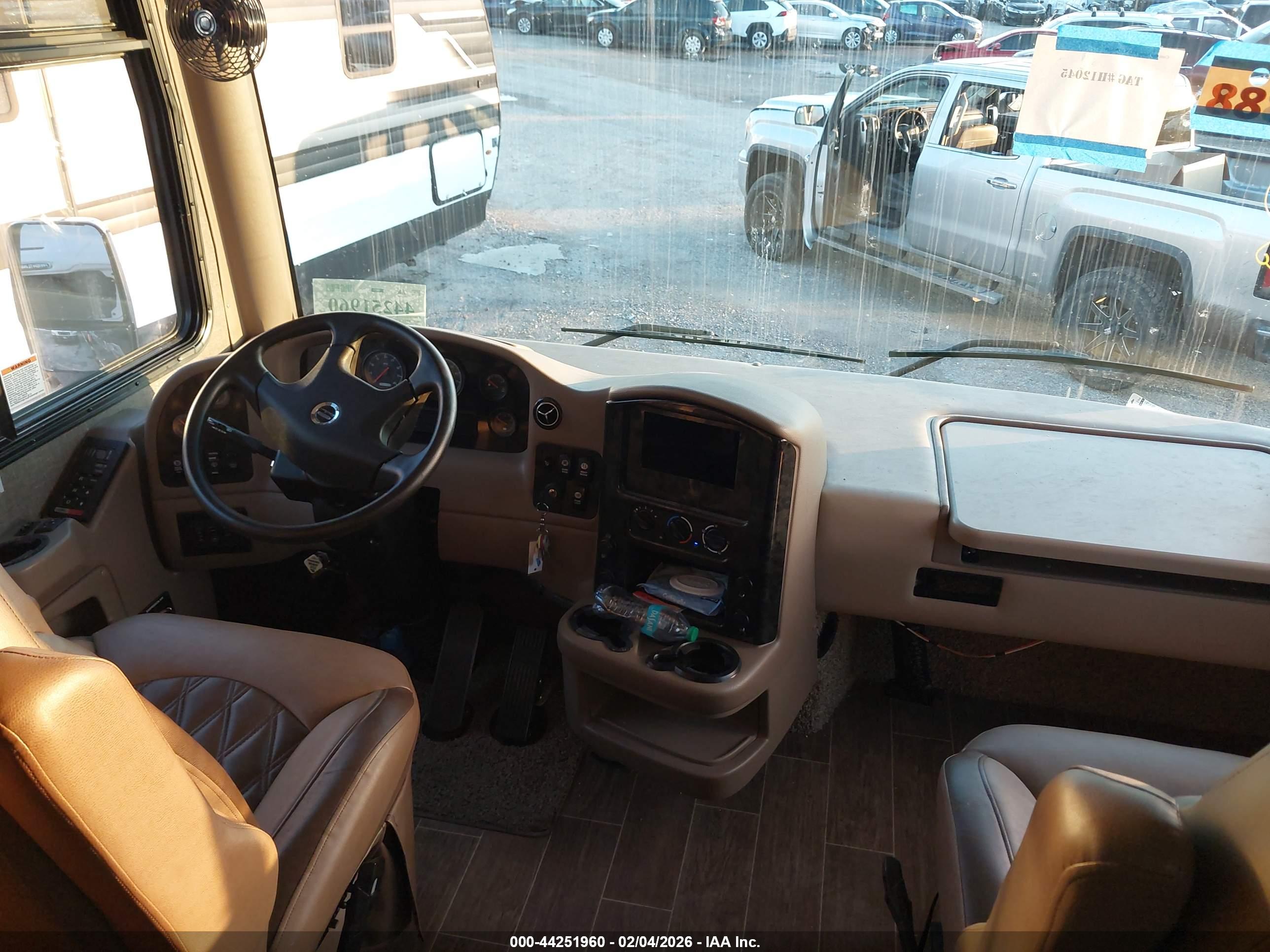 FREIGHTLINER CHASSIS image 5