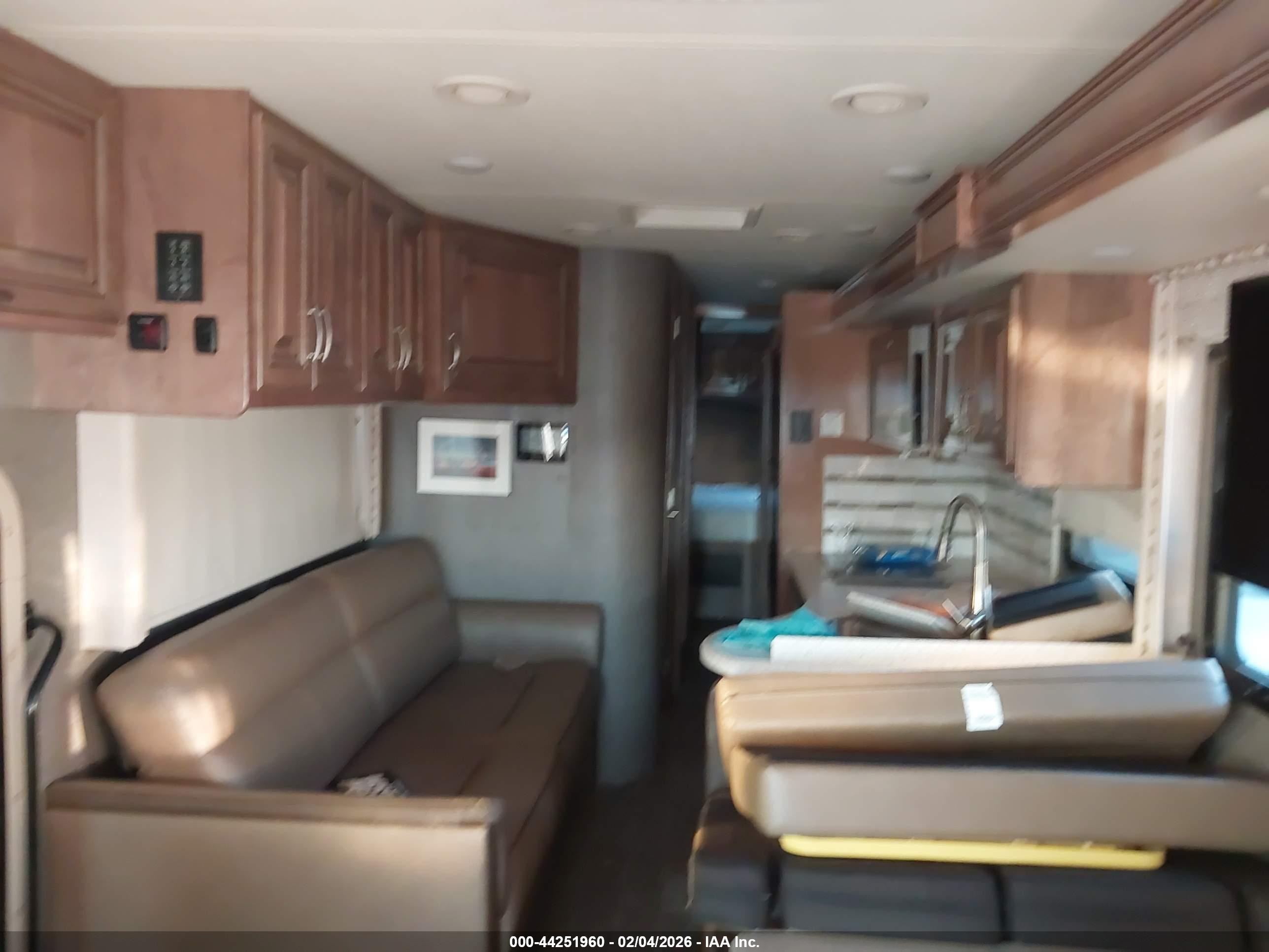 FREIGHTLINER CHASSIS image 8