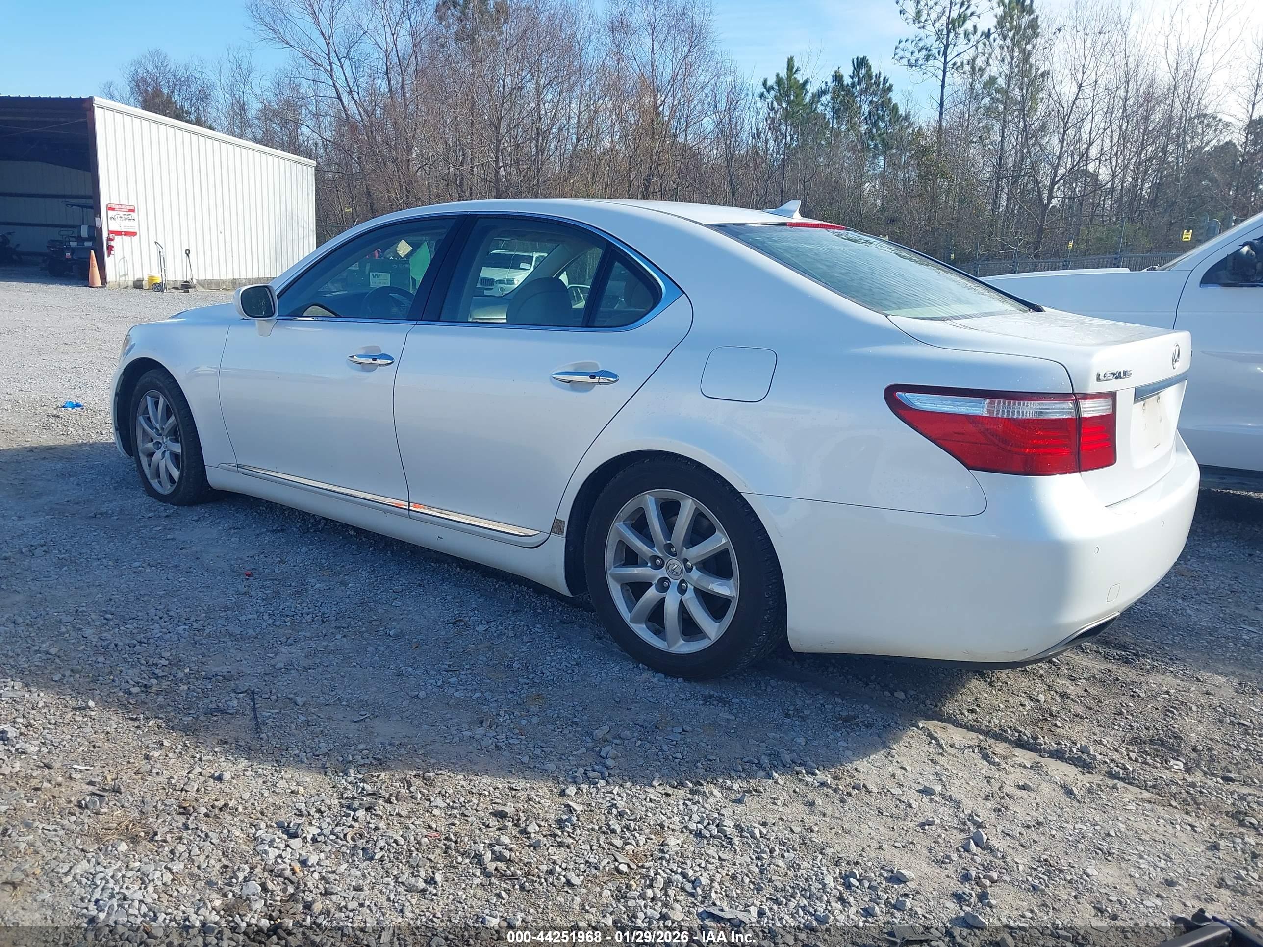 LEXUS LS image 3