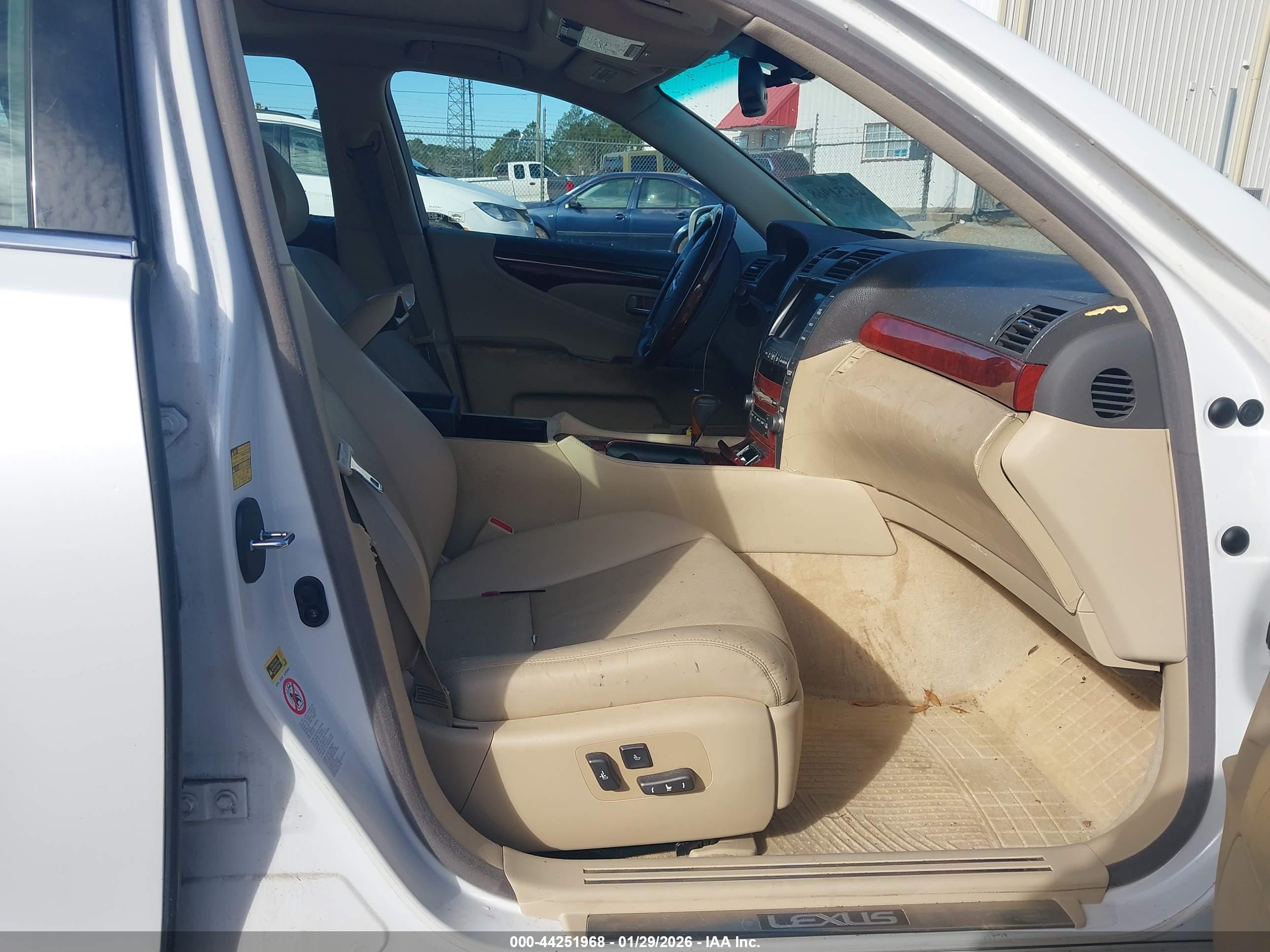 LEXUS LS image 5