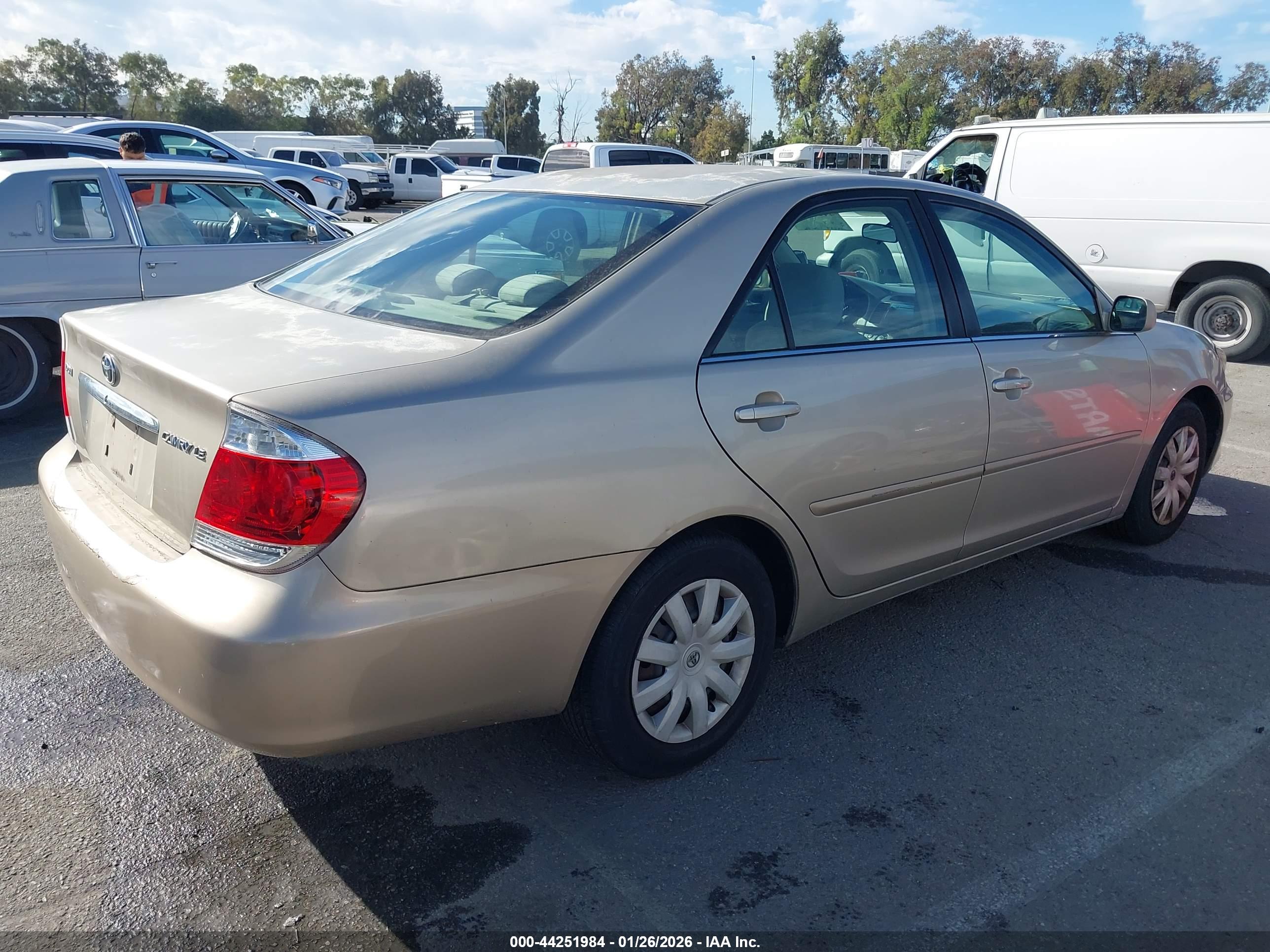TOYOTA CAMRY image 4