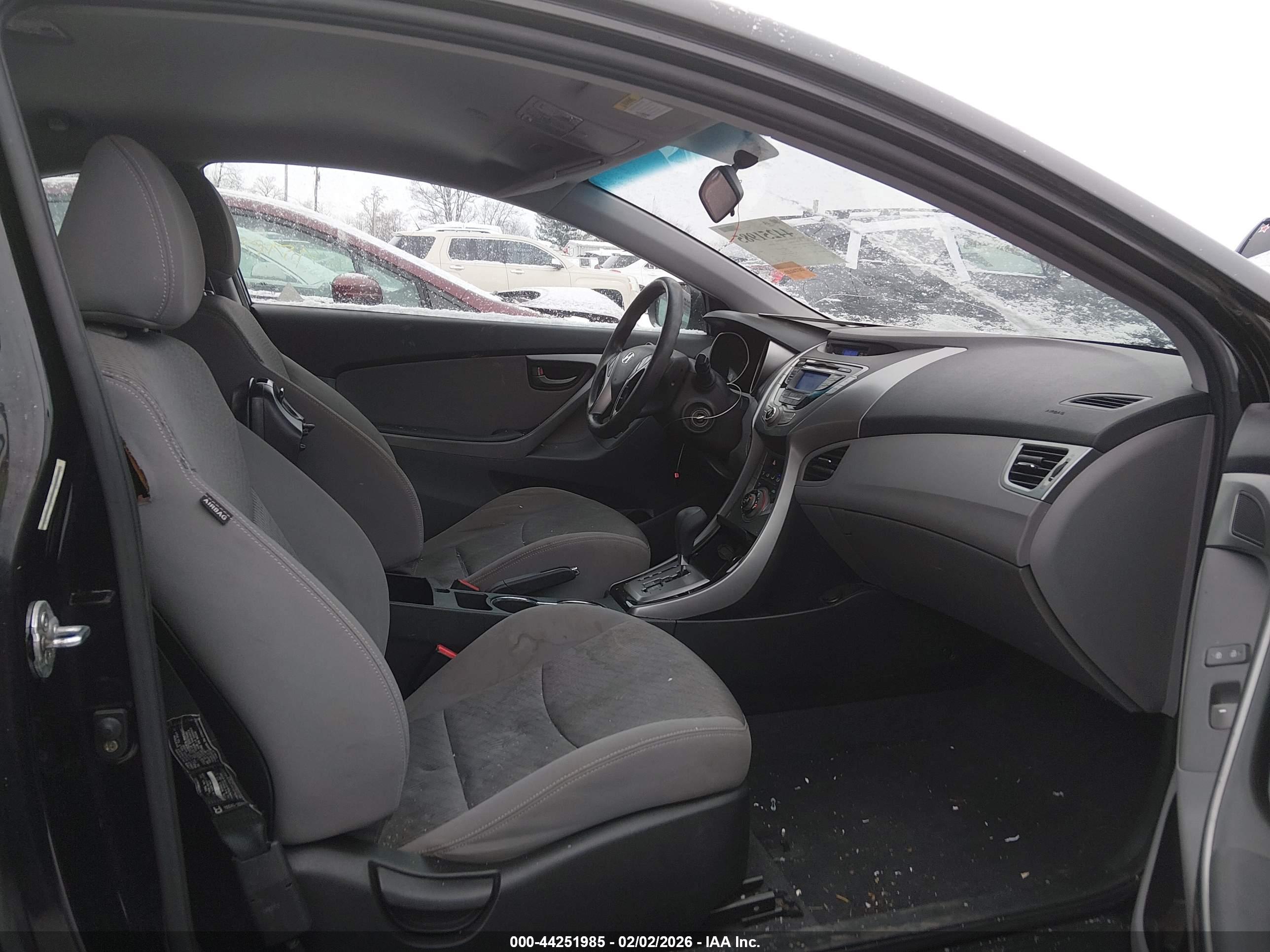 HYUNDAI ELANTRA image 5