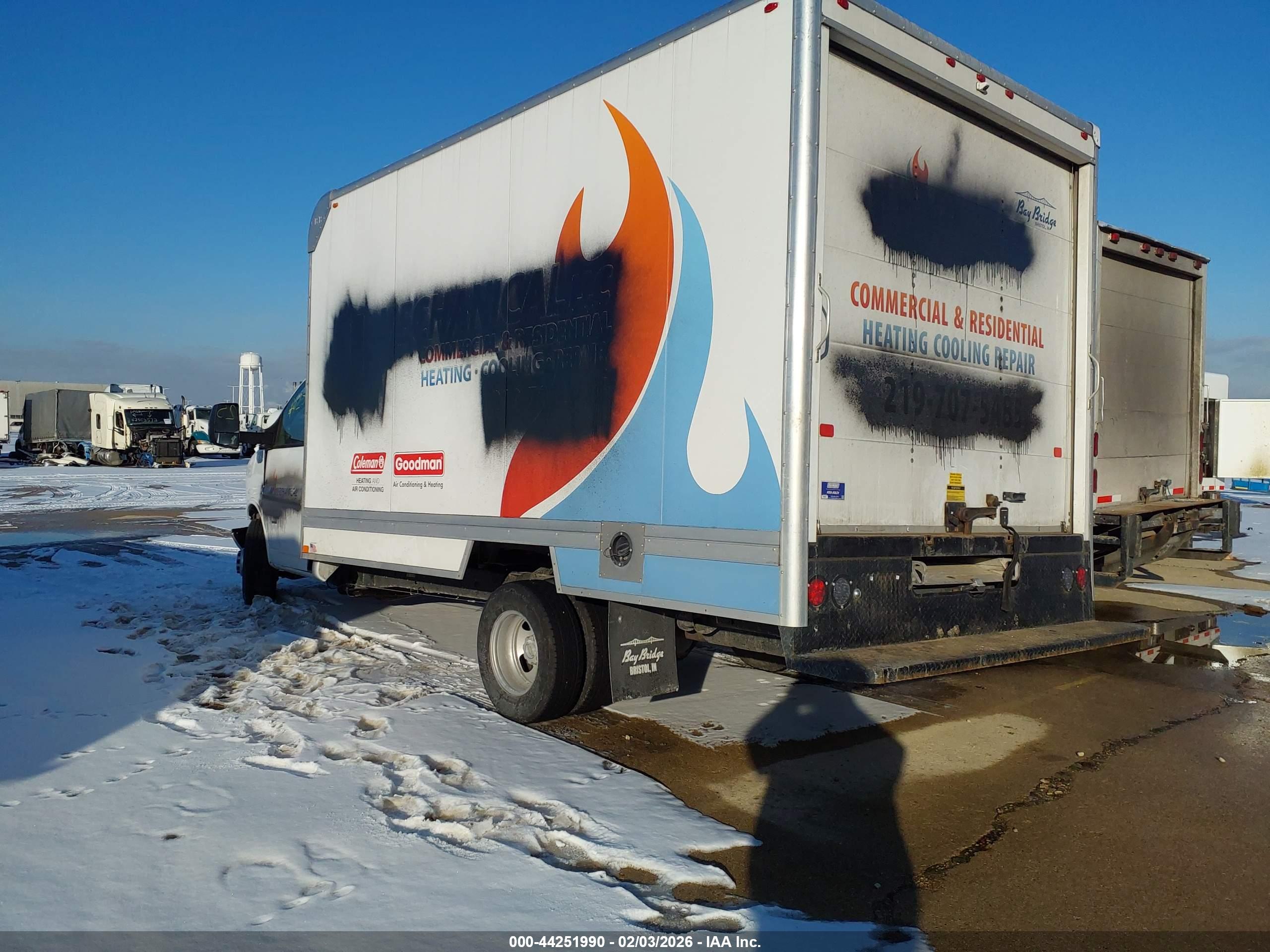 CHEVROLET EXPRESS image 3