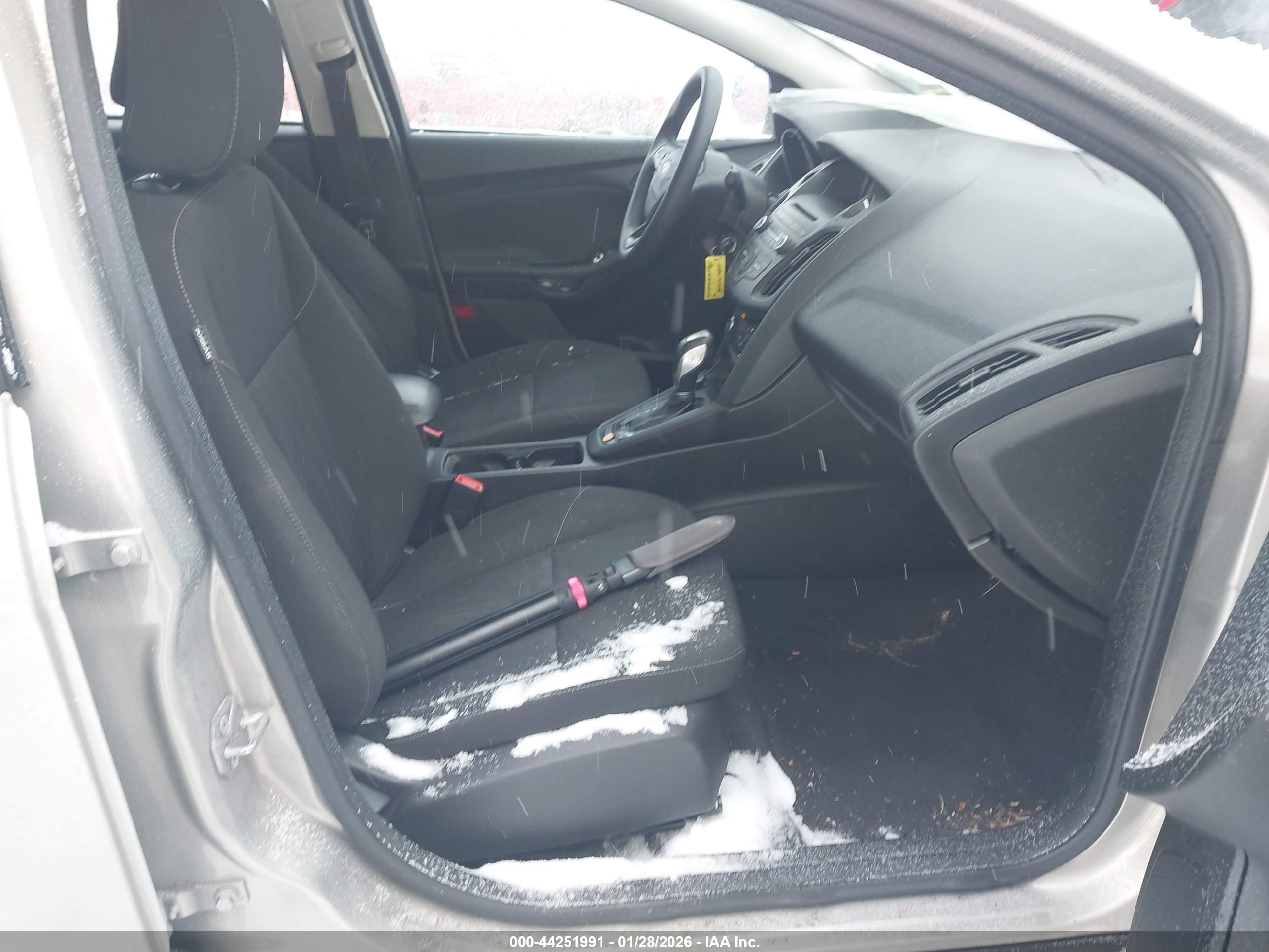 FORD FOCUS image 5