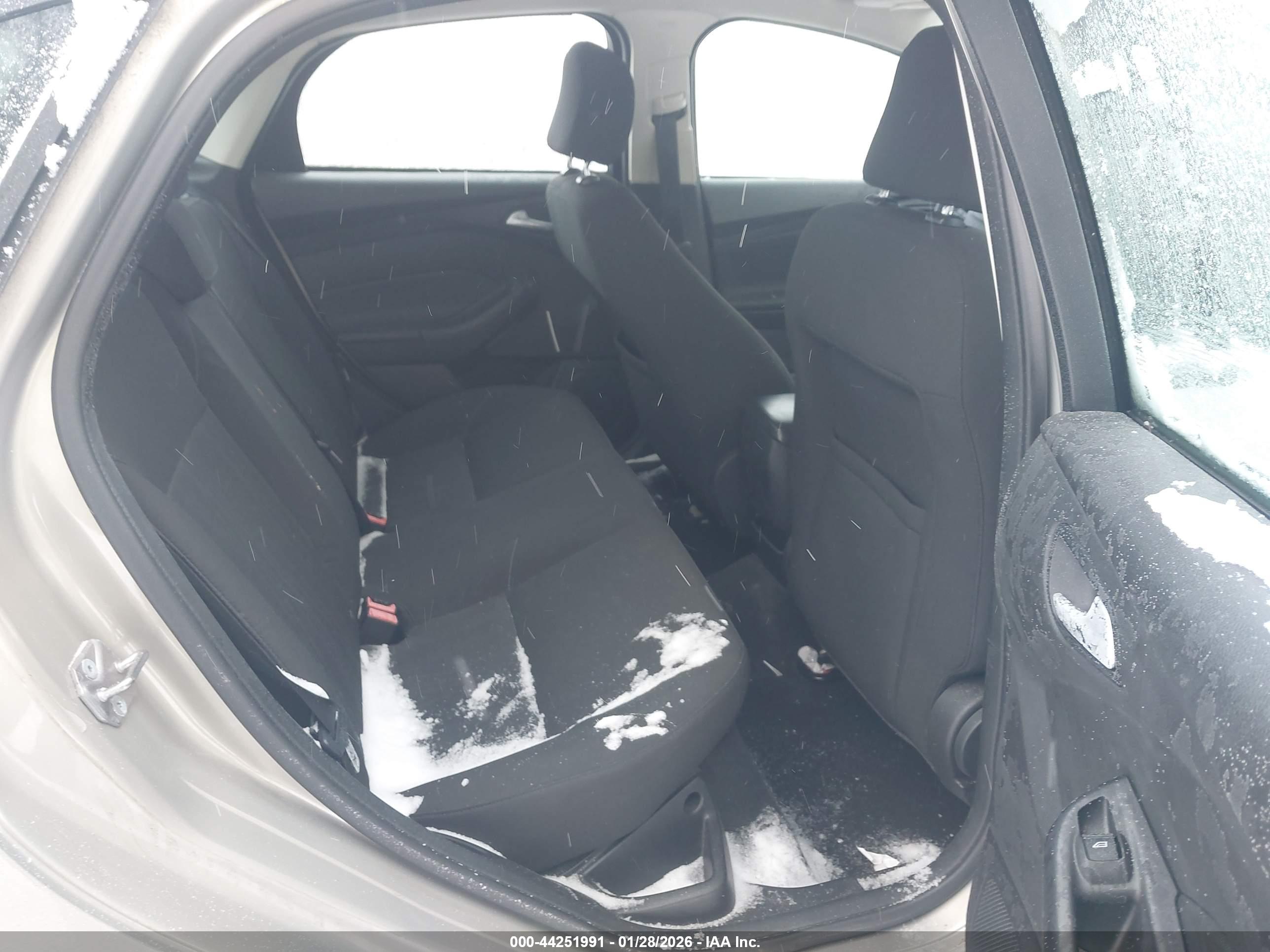 FORD FOCUS image 8