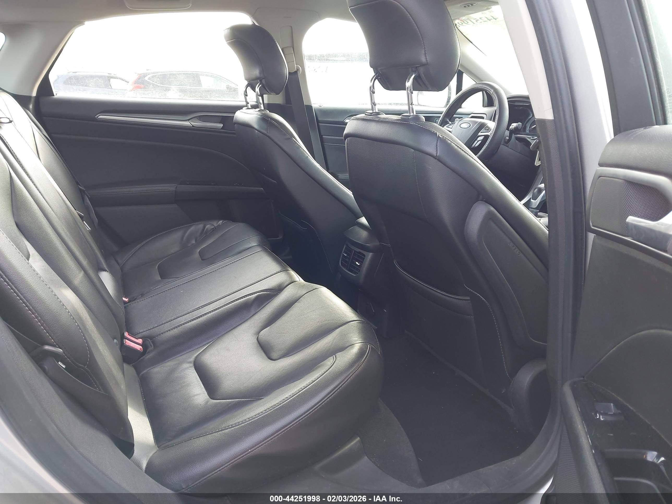 FORD FUSION image 8