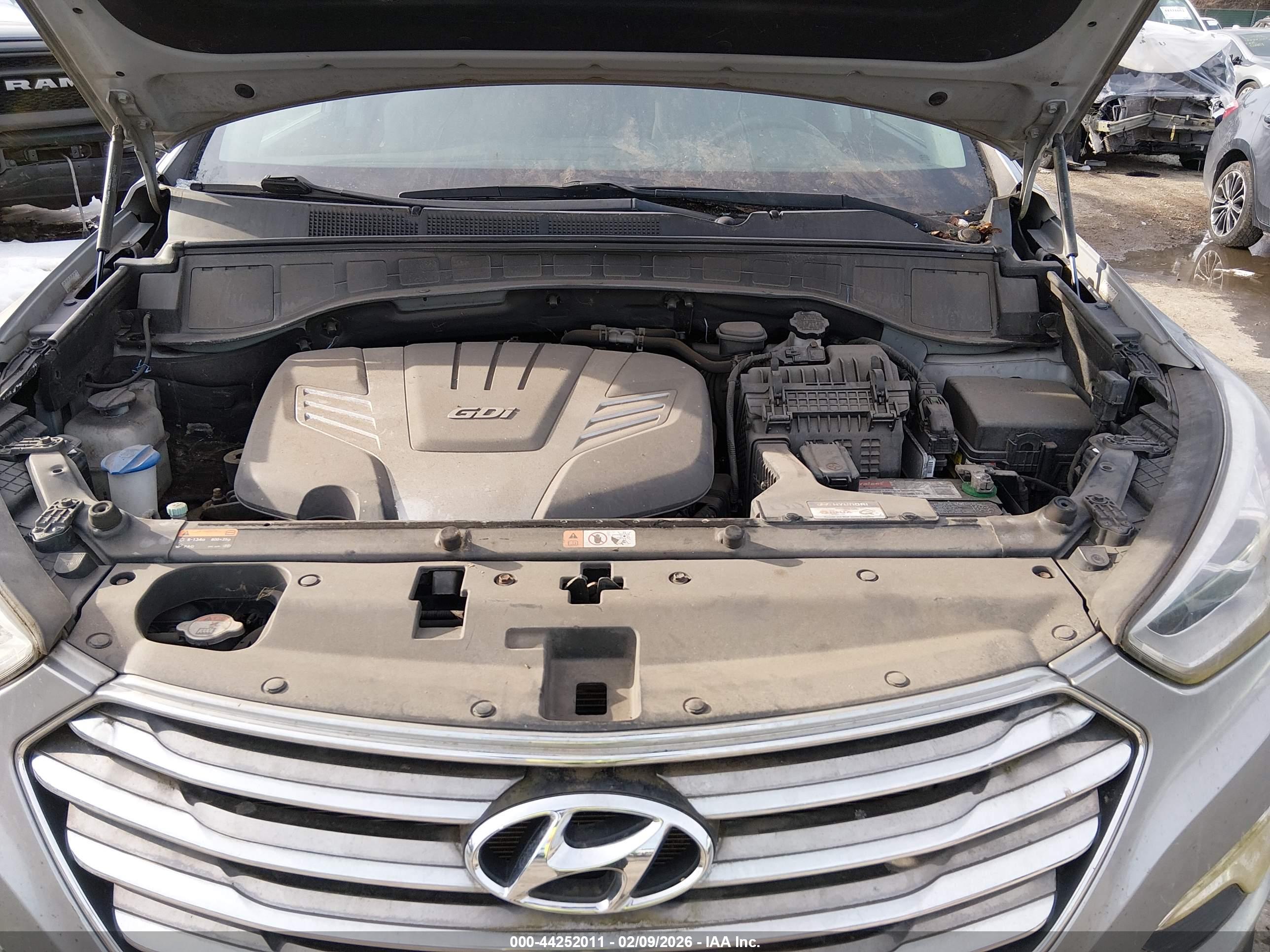 HYUNDAI SANTA image 10
